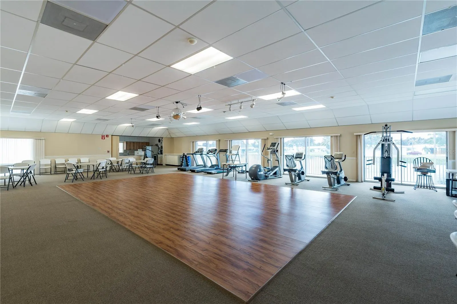 370 CIRCLEWOOD DR #E1-4, #E1-4