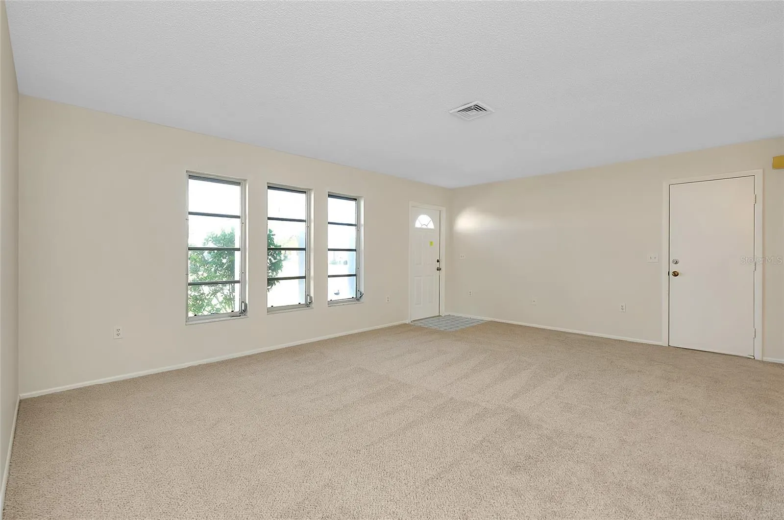370 CIRCLEWOOD DR #E1-4, #E1-4