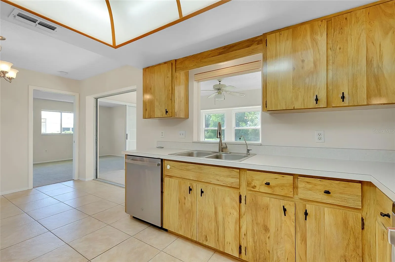 370 CIRCLEWOOD DR #E1-4, #E1-4
