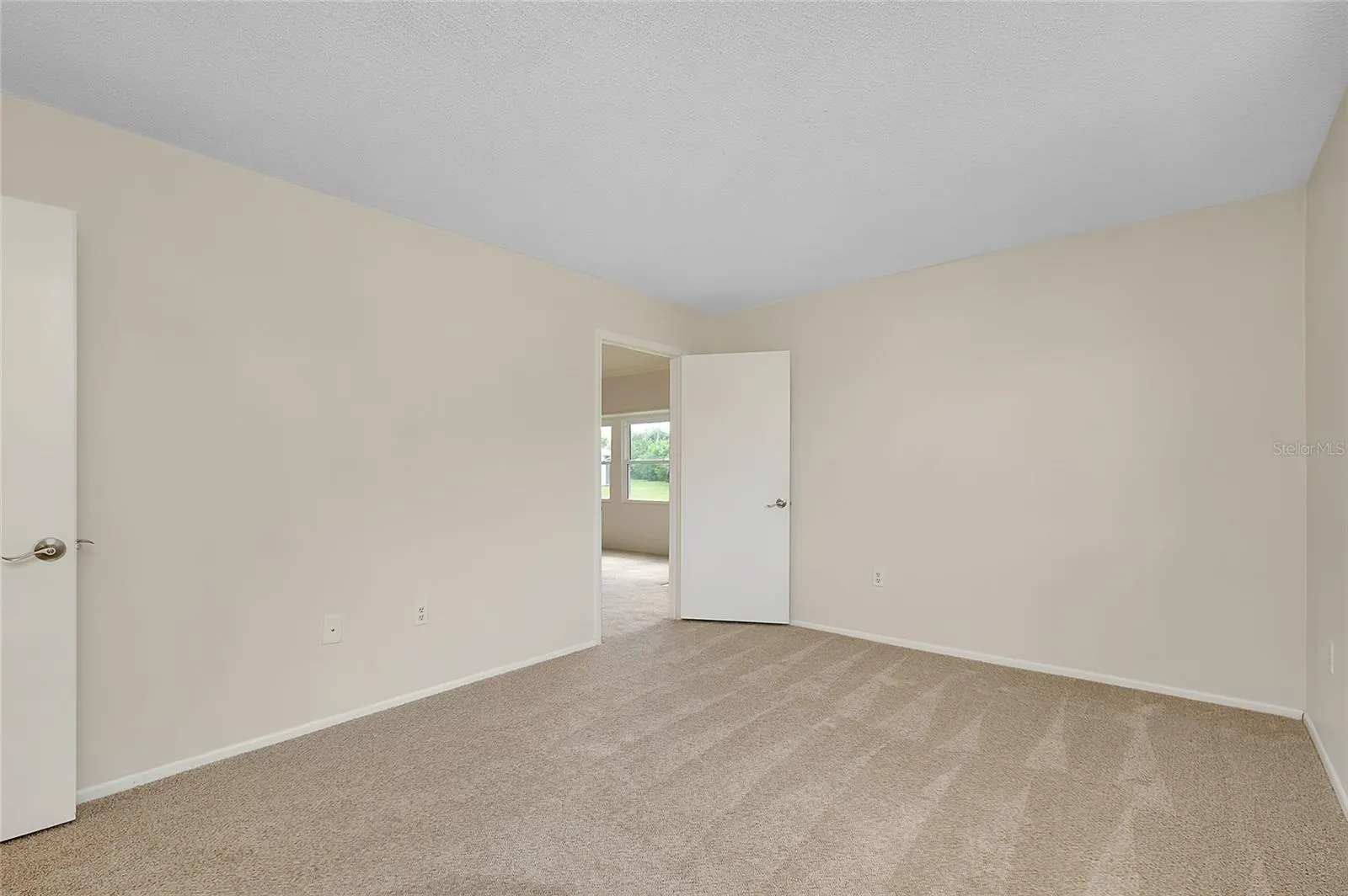 370 CIRCLEWOOD DR #E1-4, #E1-4