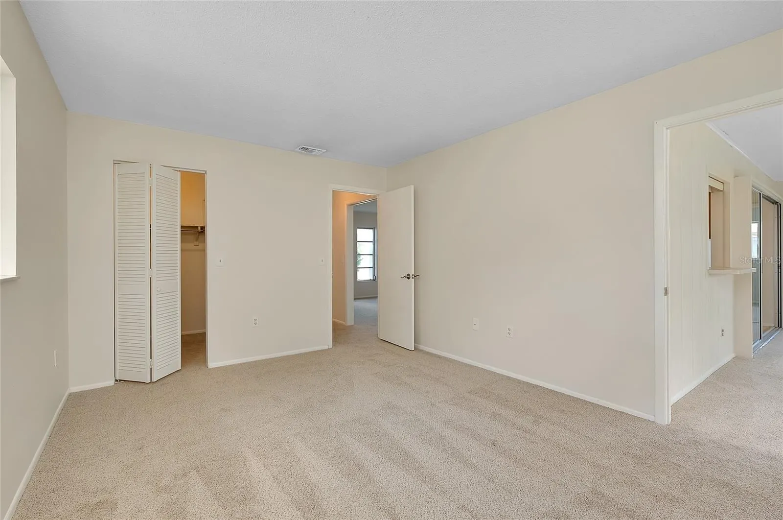 370 CIRCLEWOOD DR #E1-4, #E1-4