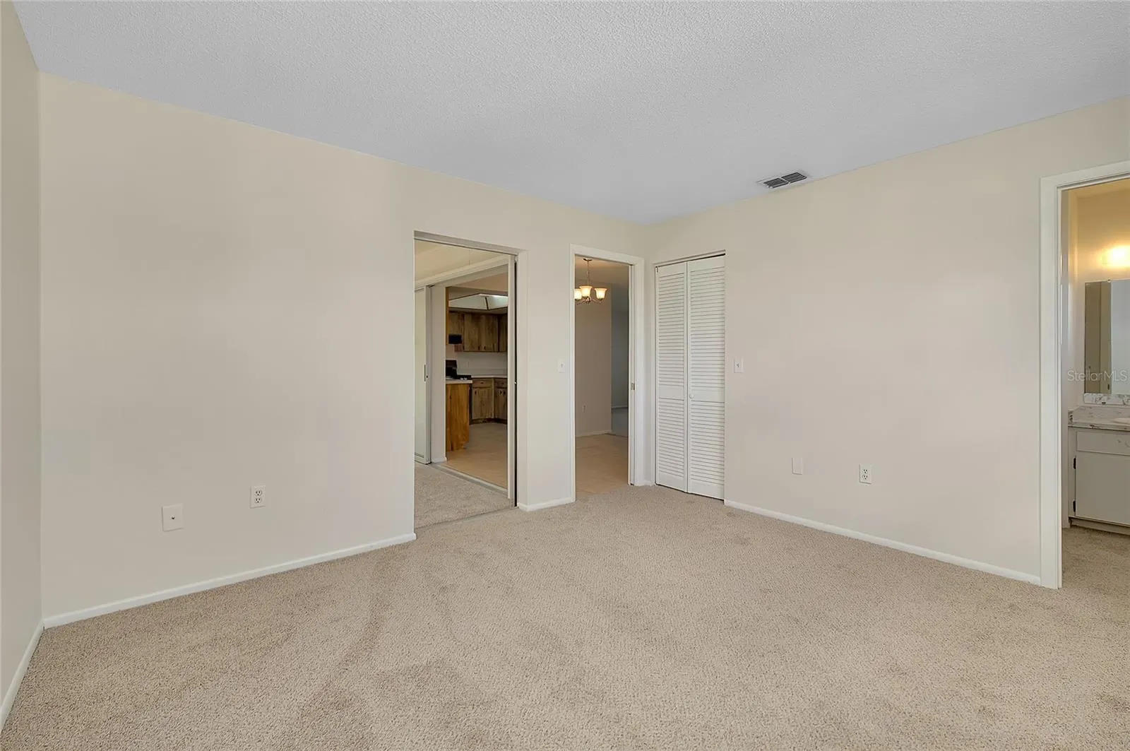 370 CIRCLEWOOD DR #E1-4, #E1-4
