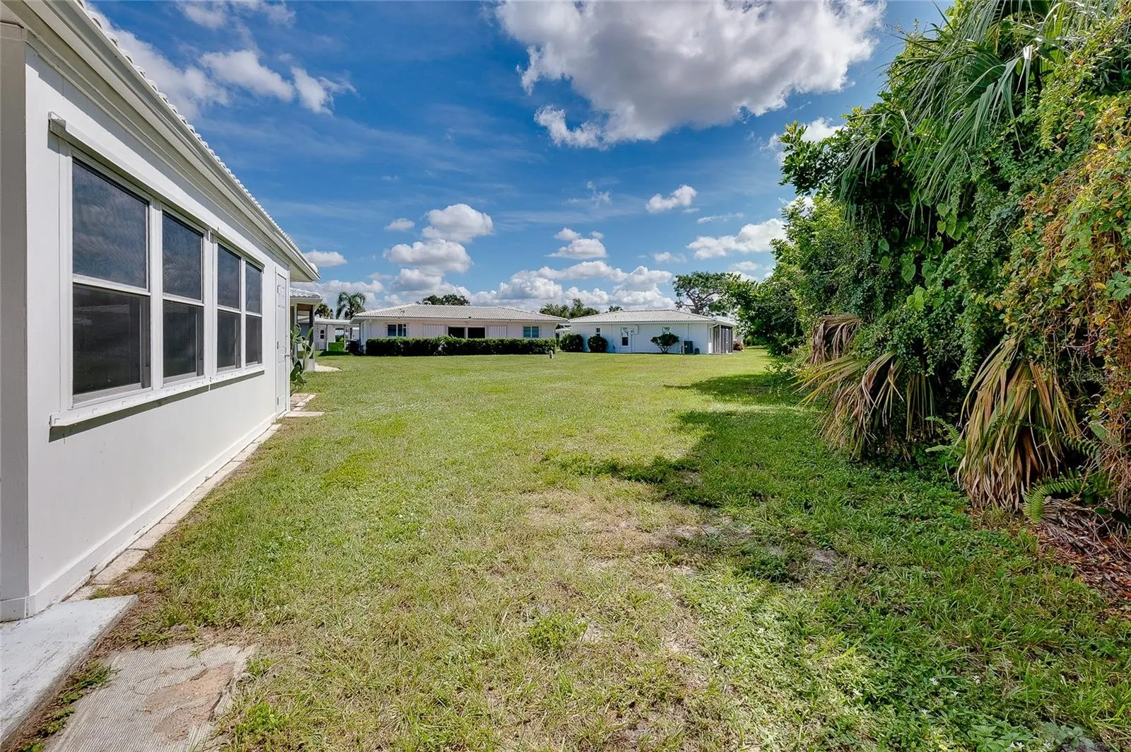 370 CIRCLEWOOD DR #E1-4, #E1-4