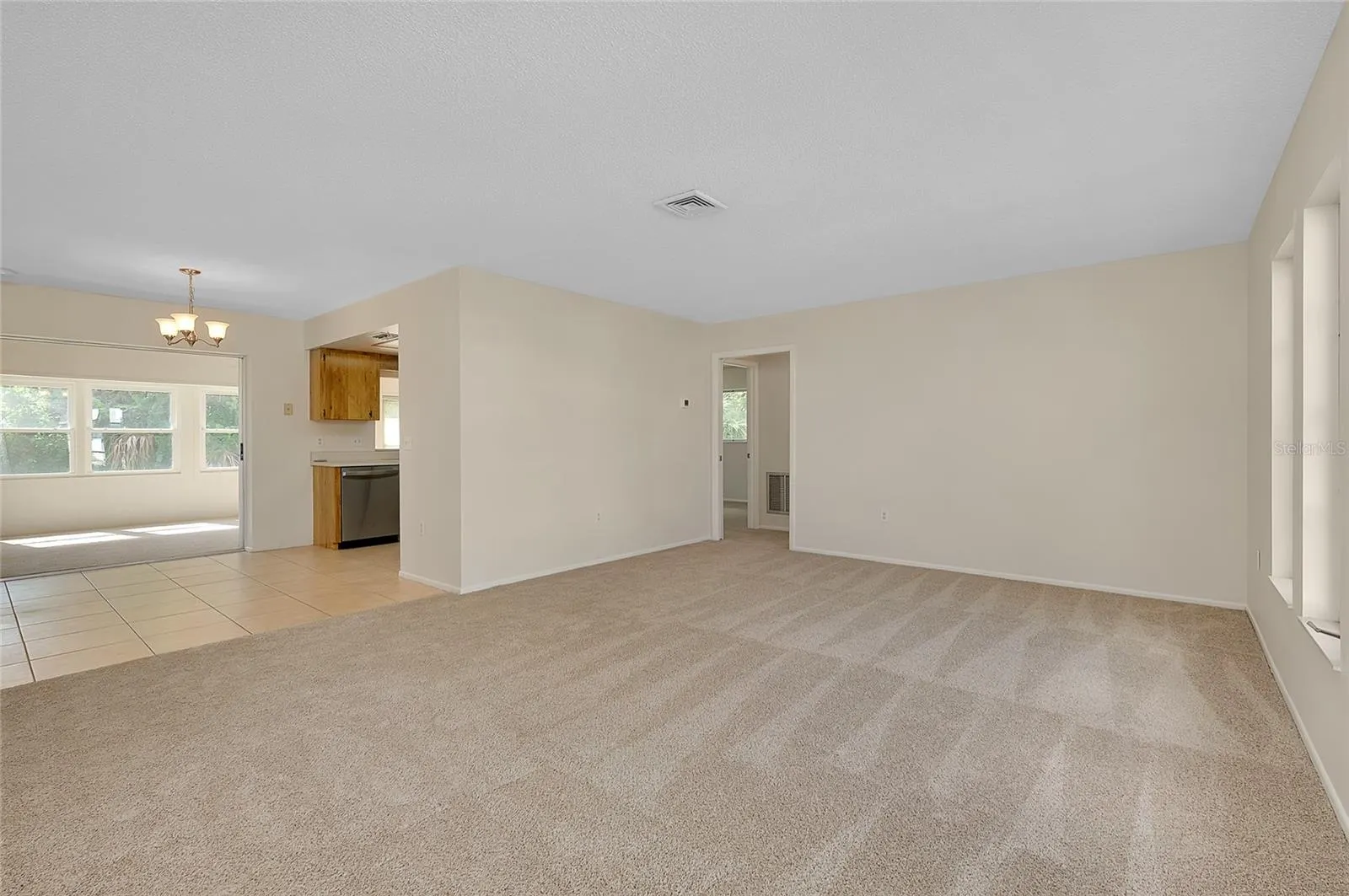 370 CIRCLEWOOD DR #E1-4, #E1-4