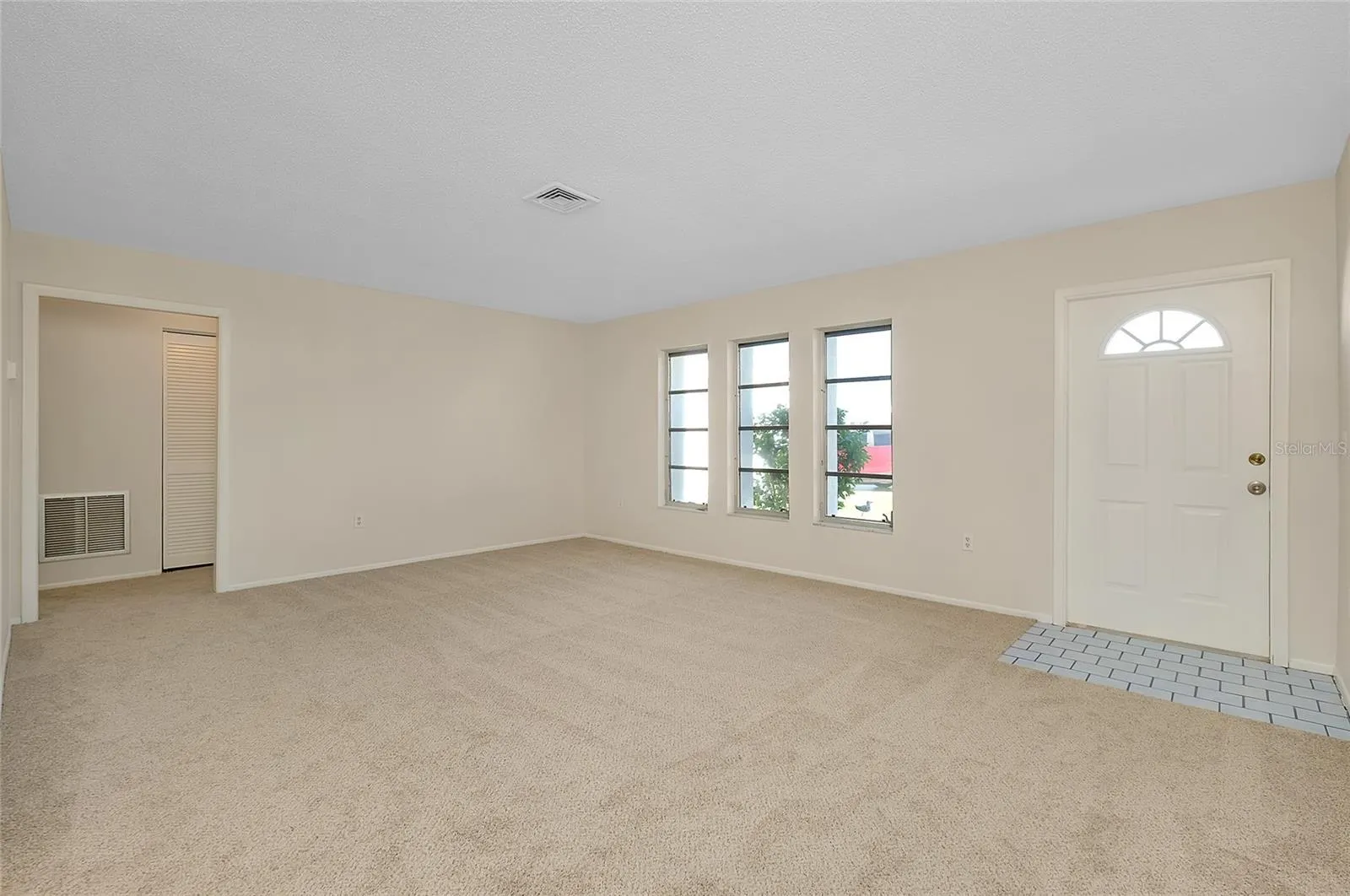 370 CIRCLEWOOD DR #E1-4, #E1-4