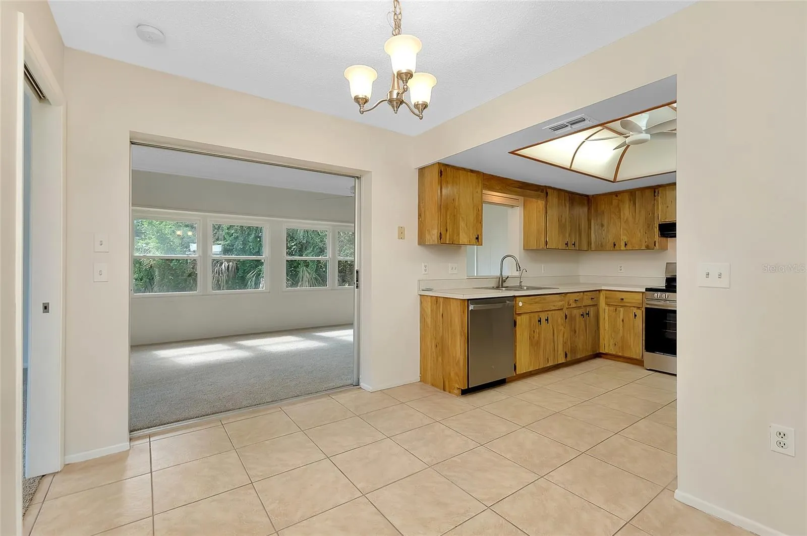 370 CIRCLEWOOD DR #E1-4, #E1-4