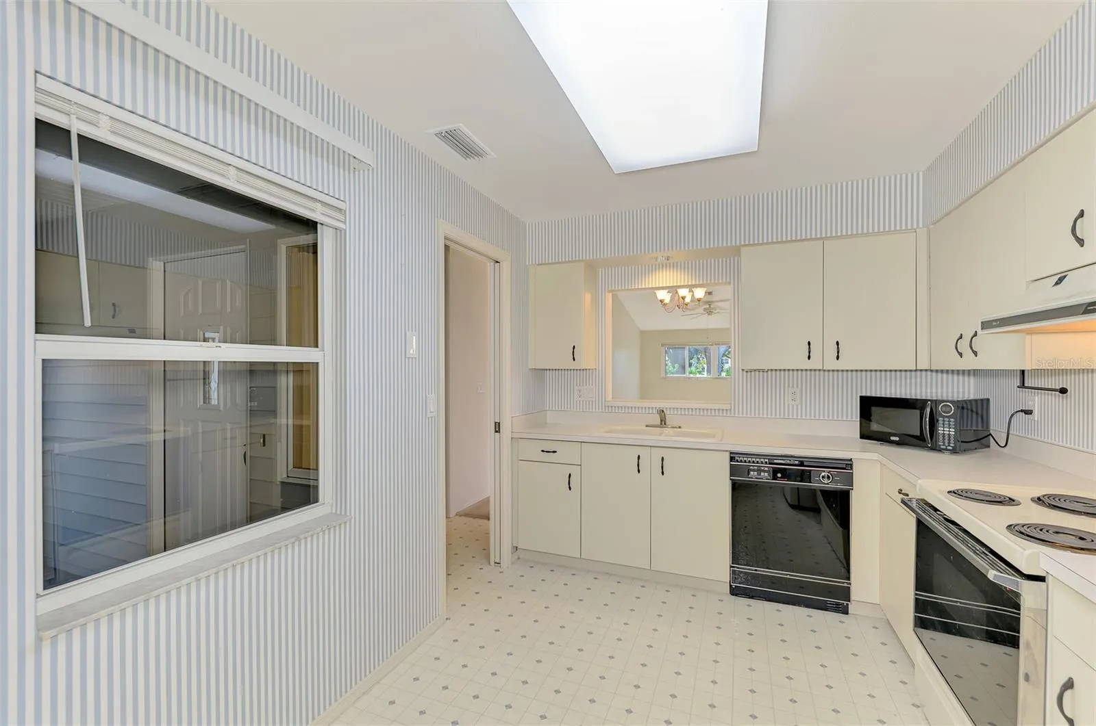 607 IRONWOOD CIR #160, #160