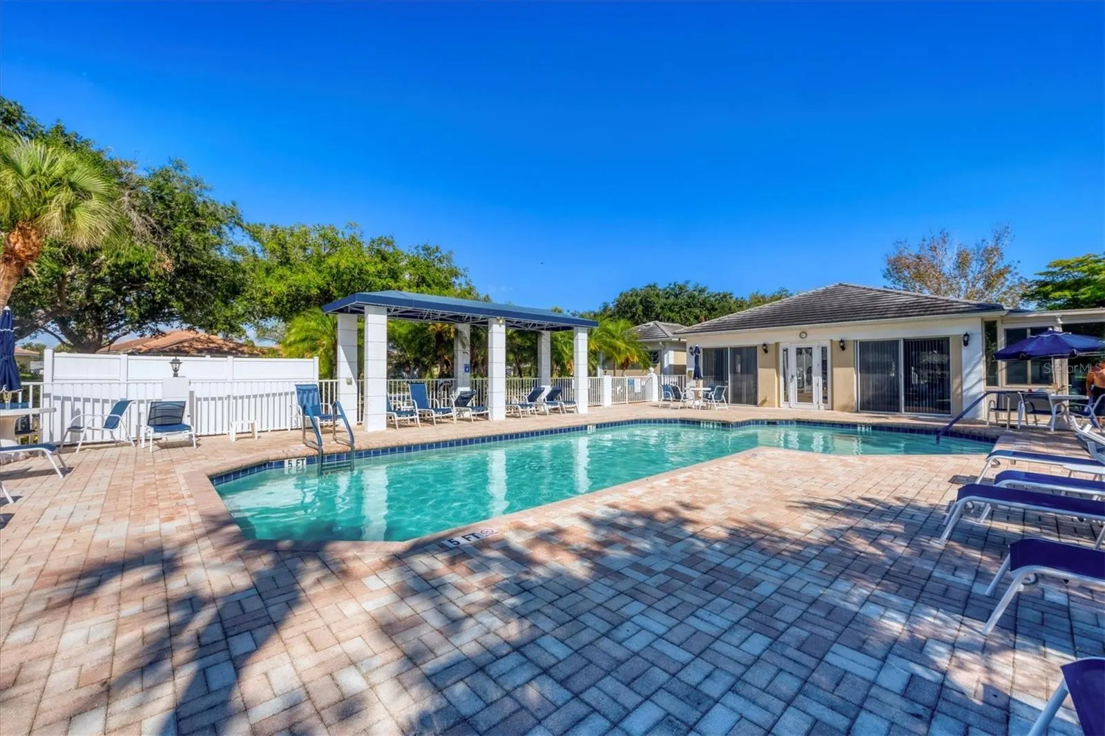 914 BARCLAY CT