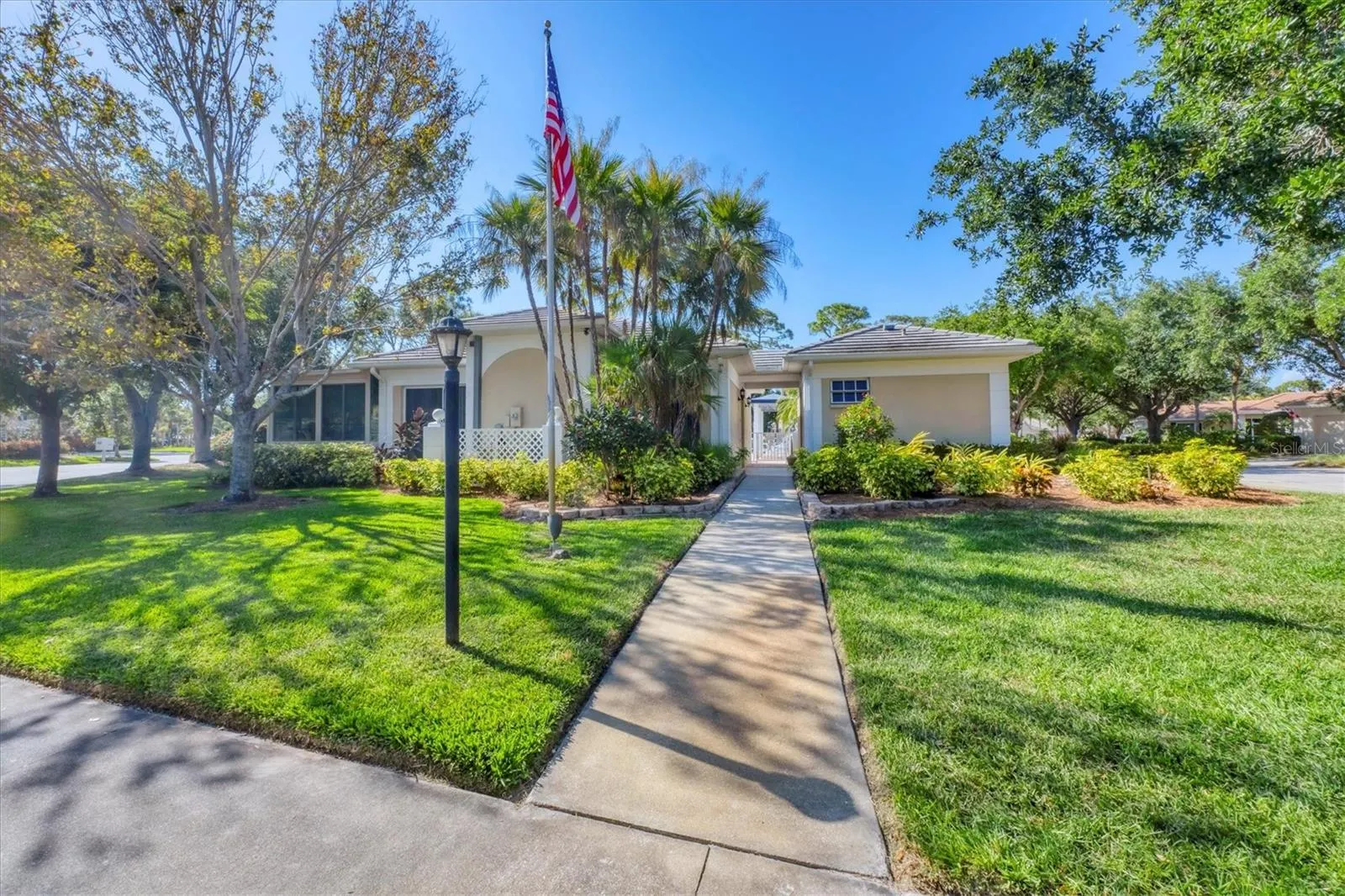 914 BARCLAY CT