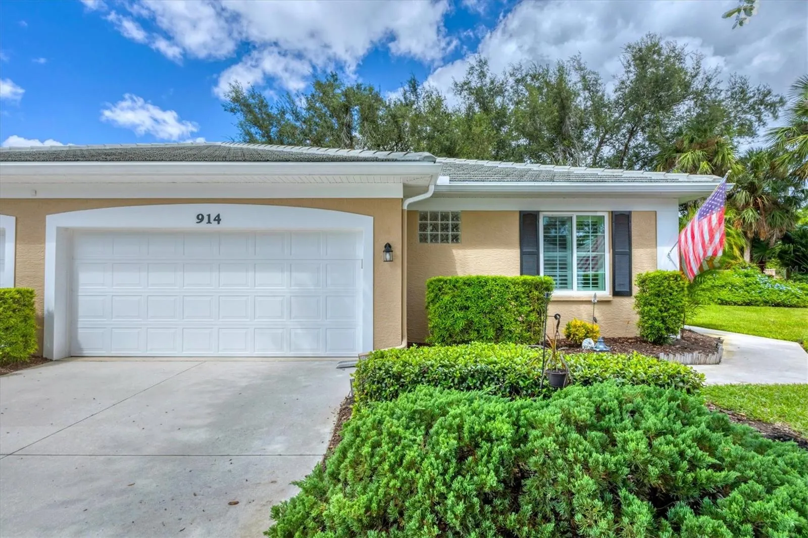 914 BARCLAY CT