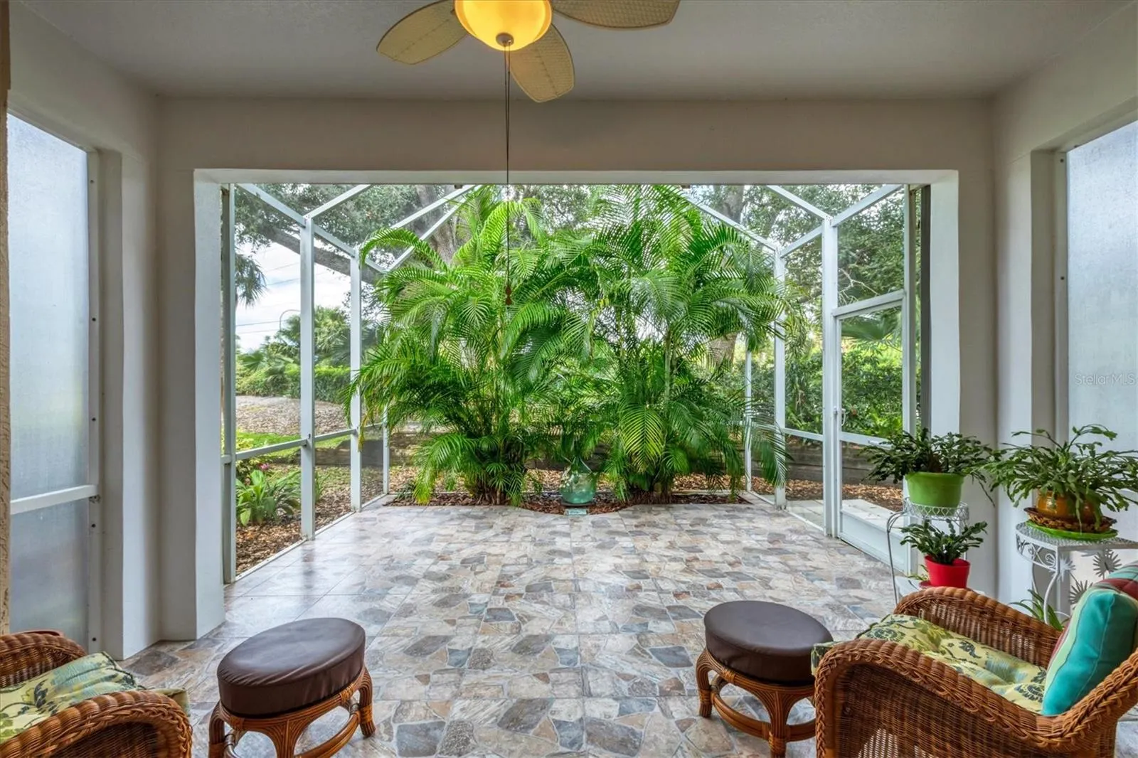 914 BARCLAY CT