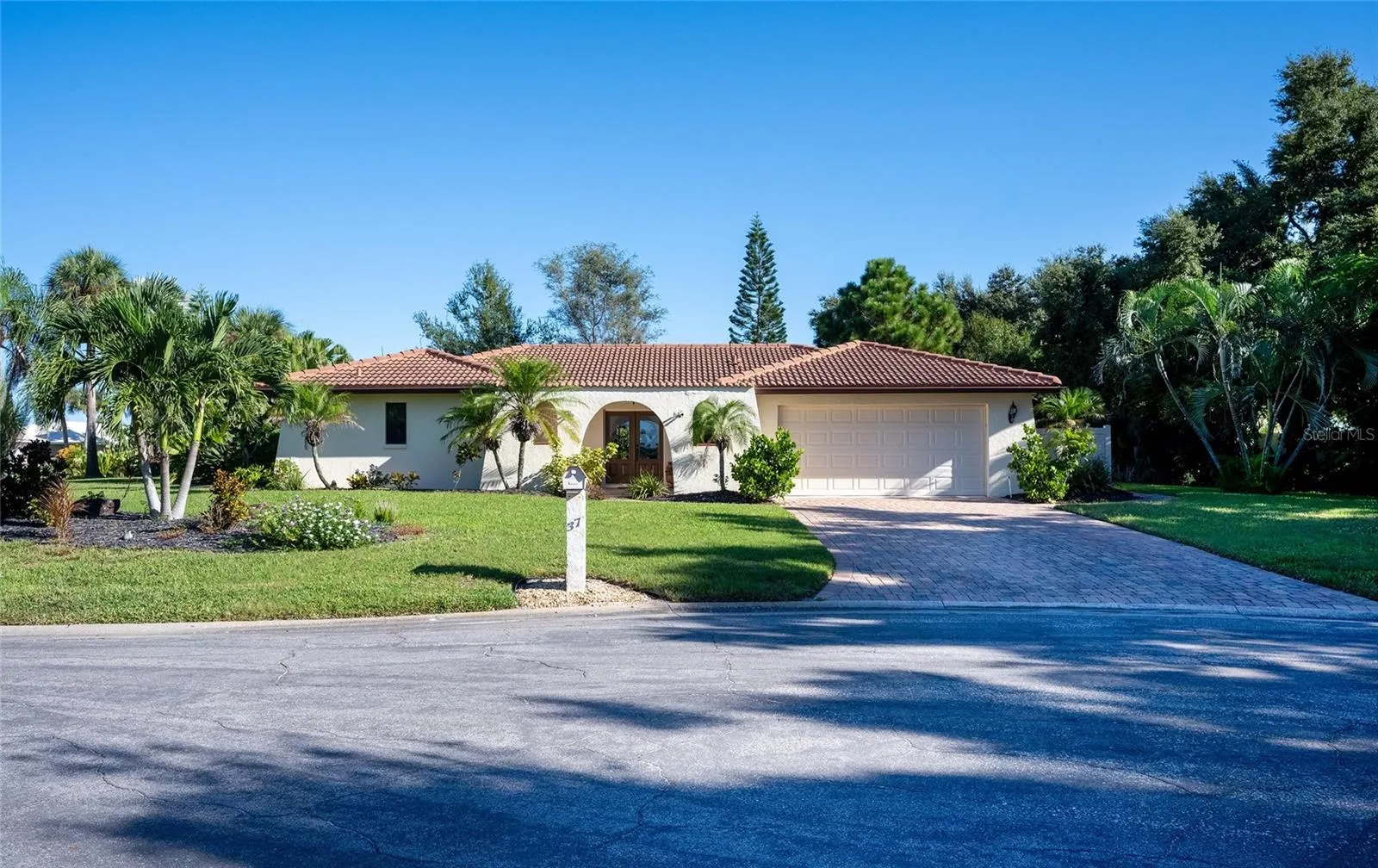 37 WATERFORD DR