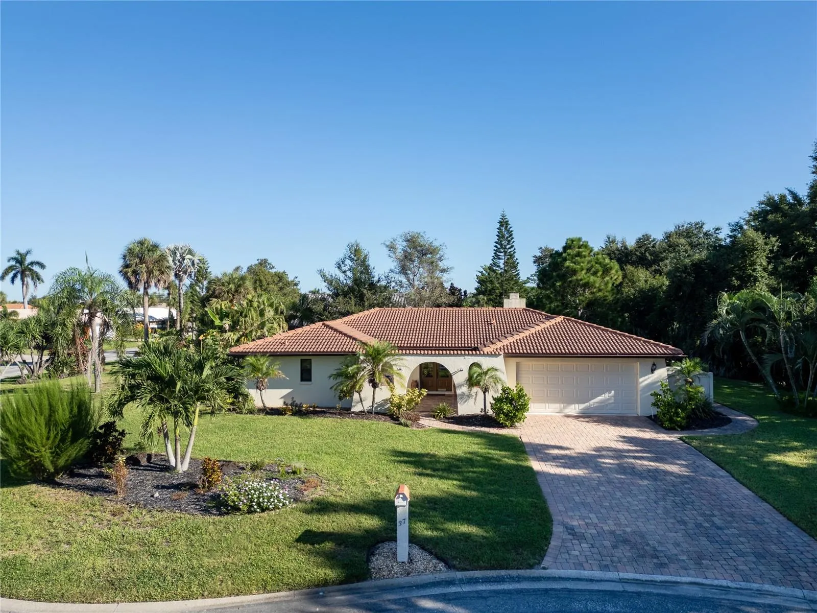 37 WATERFORD DR
