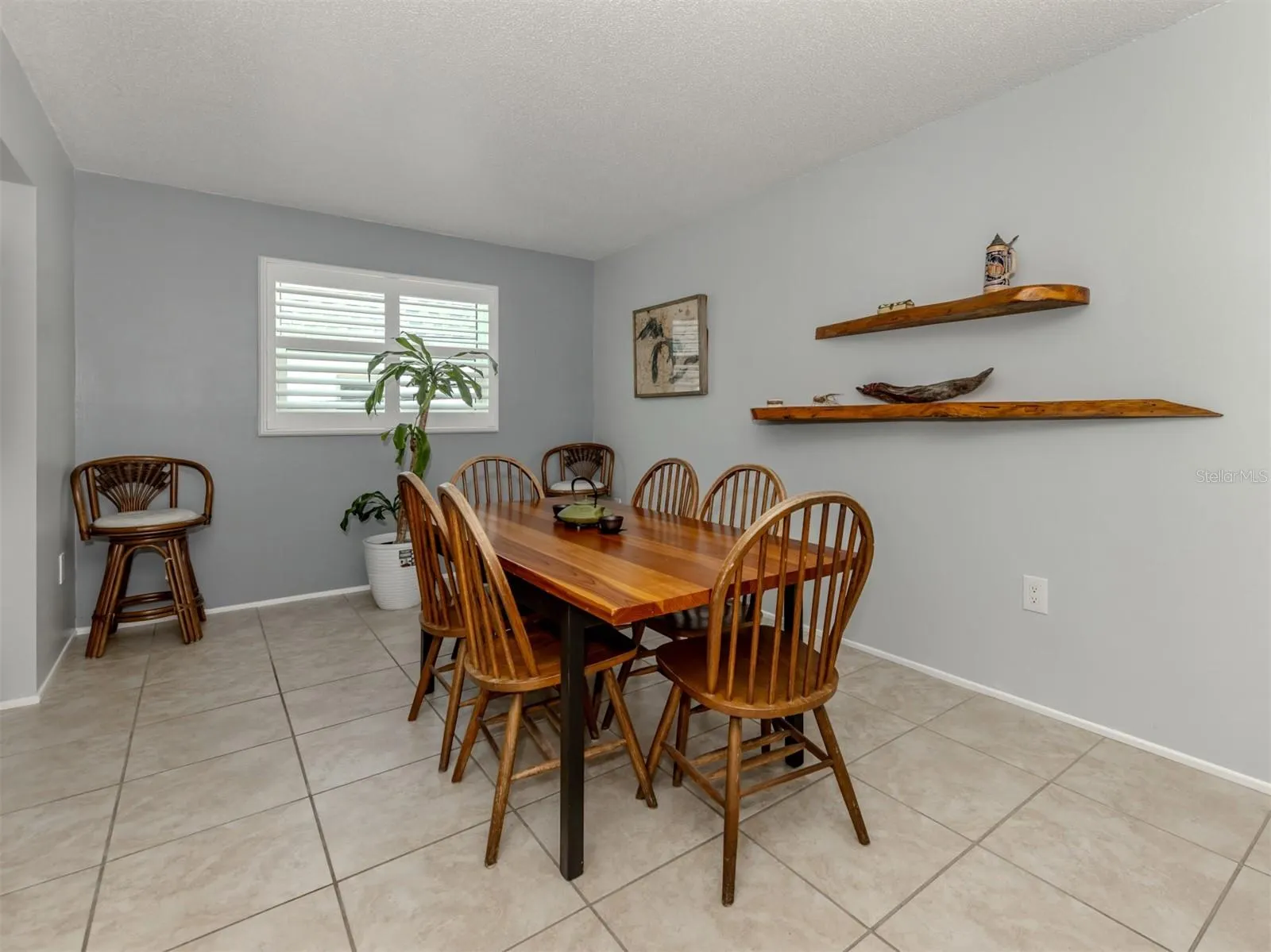 537 MANATEE CT #203, #203