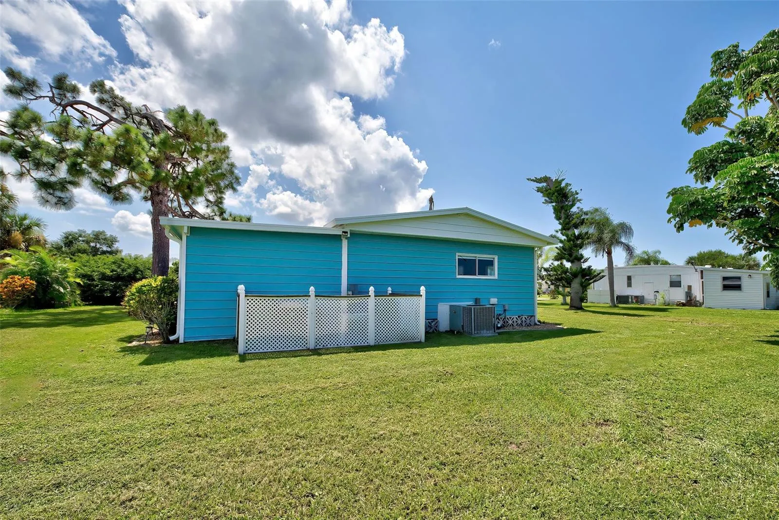 3364 GOLDFINCH LN