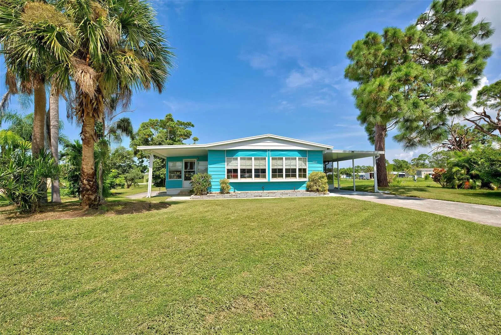 3364 GOLDFINCH LN