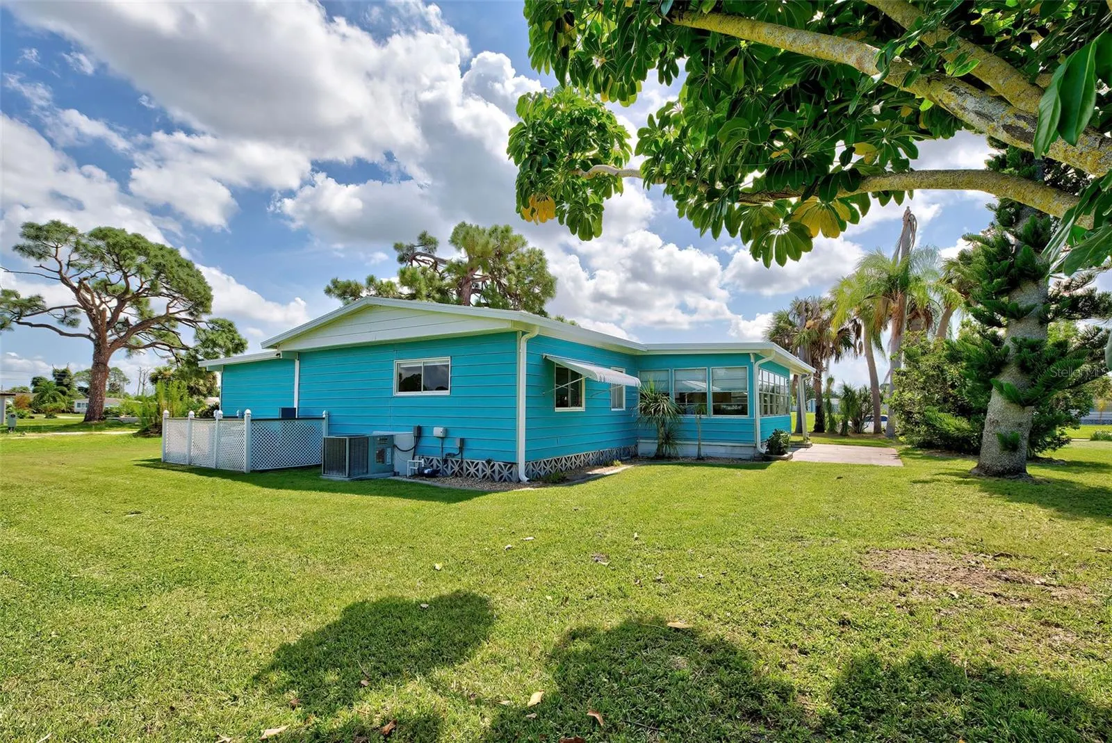 3364 GOLDFINCH LN