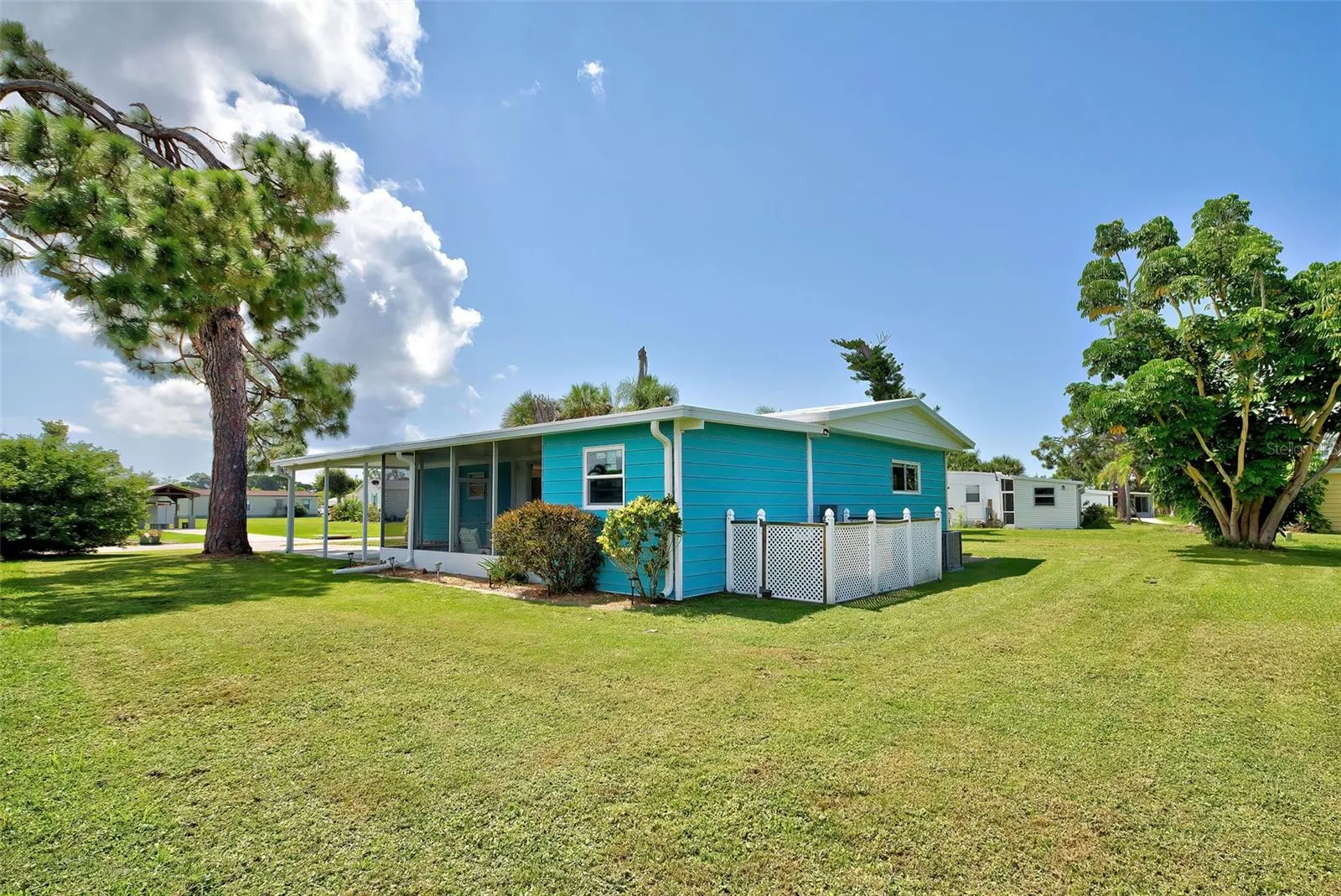 3364 GOLDFINCH LN