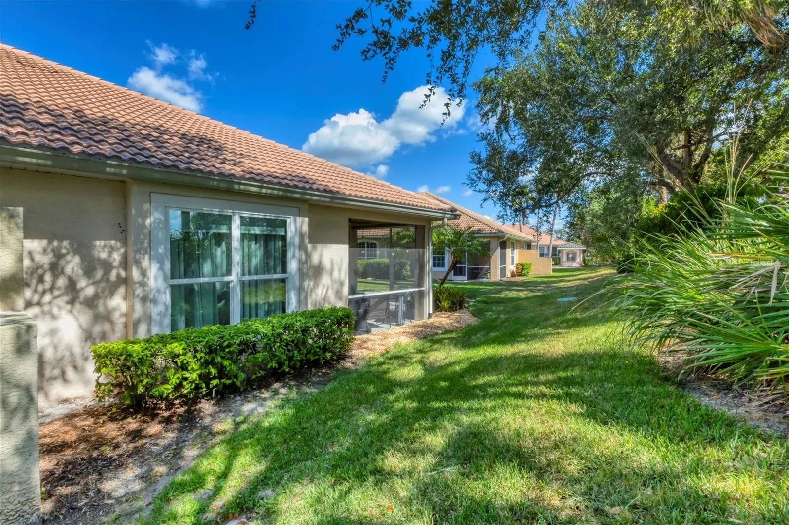 4827 WHISPERING OAKS DR