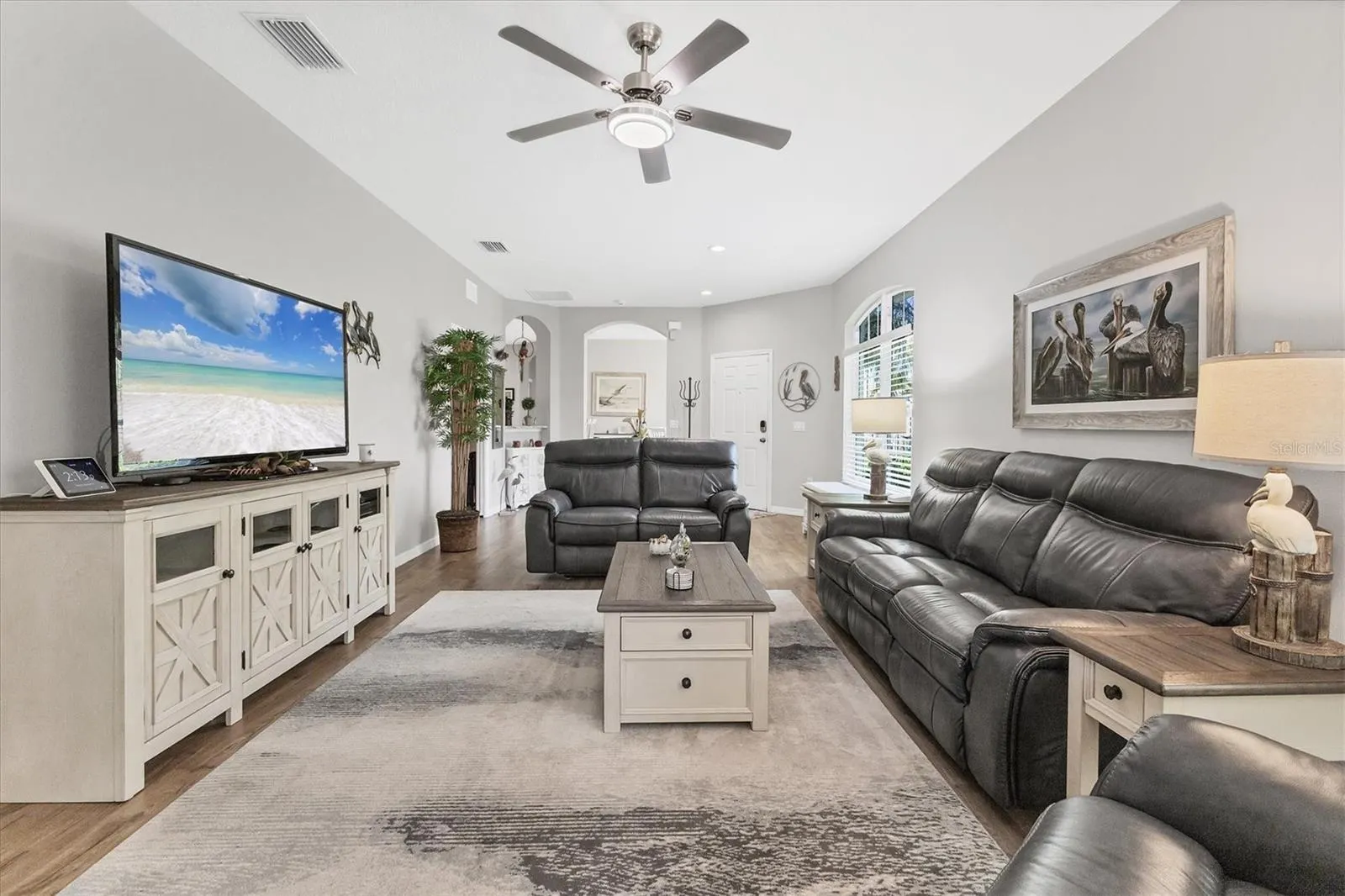 4827 WHISPERING OAKS DR