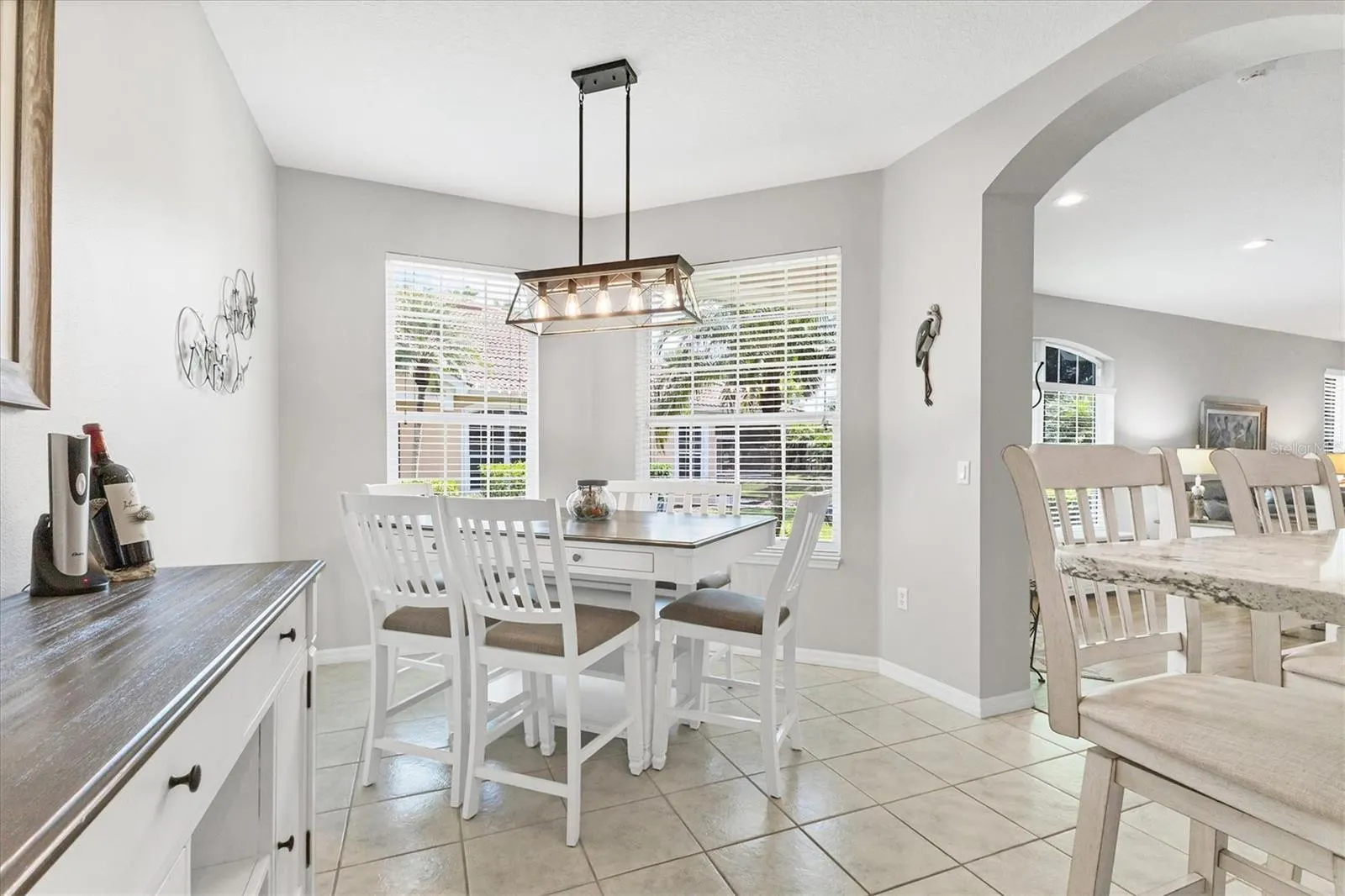 4827 WHISPERING OAKS DR