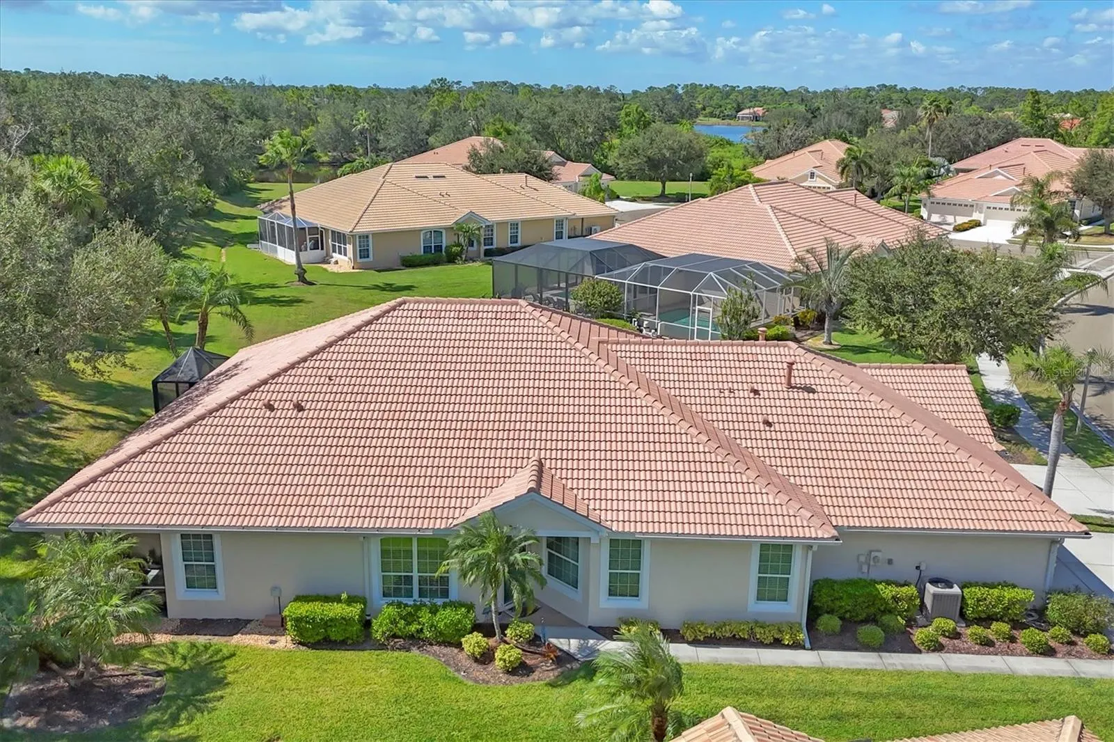 4827 WHISPERING OAKS DR