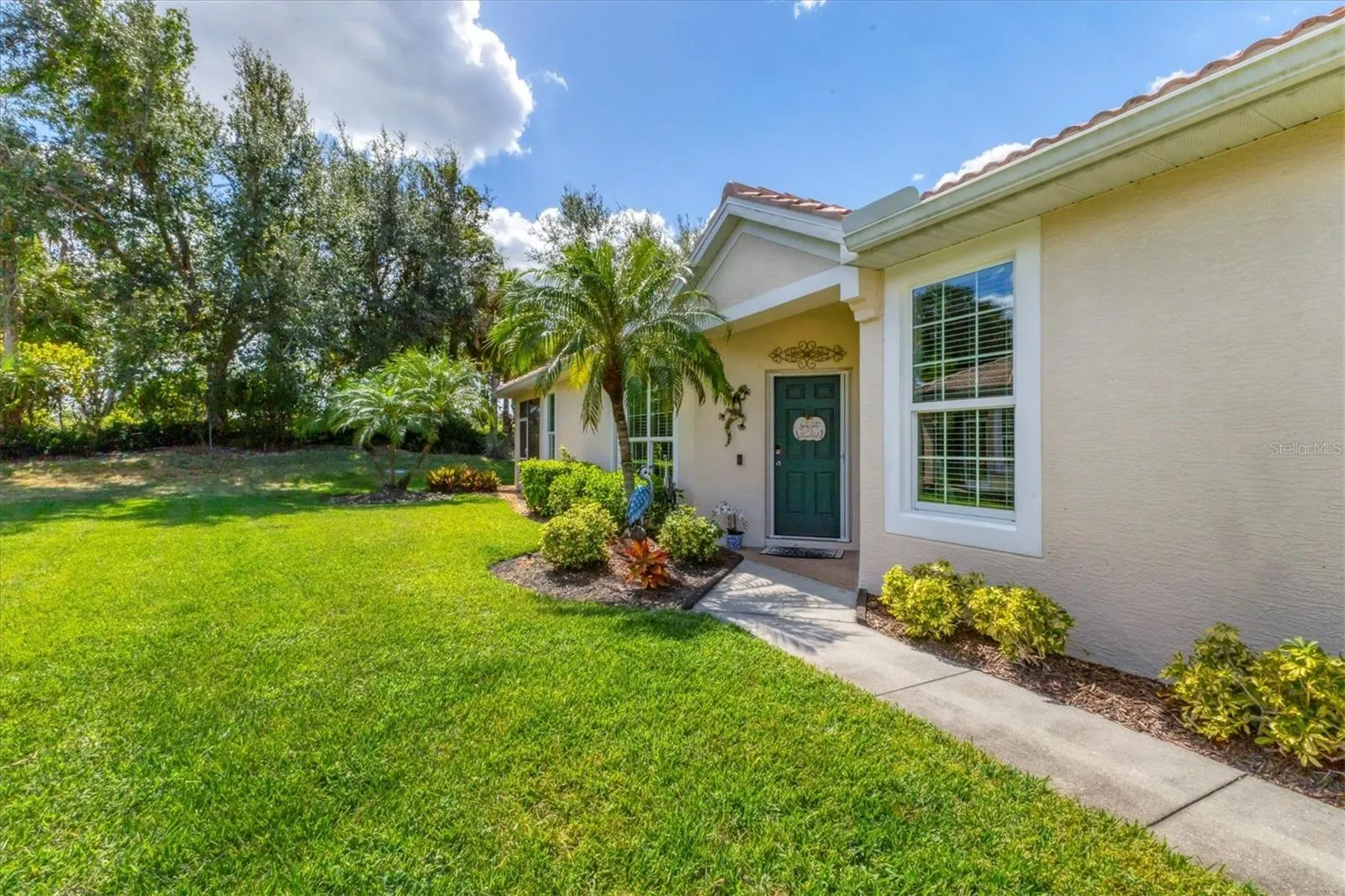 4827 WHISPERING OAKS DR