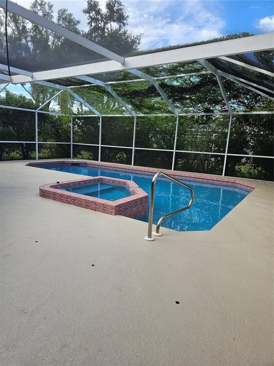 417 LAKE OF THE WOODS DR