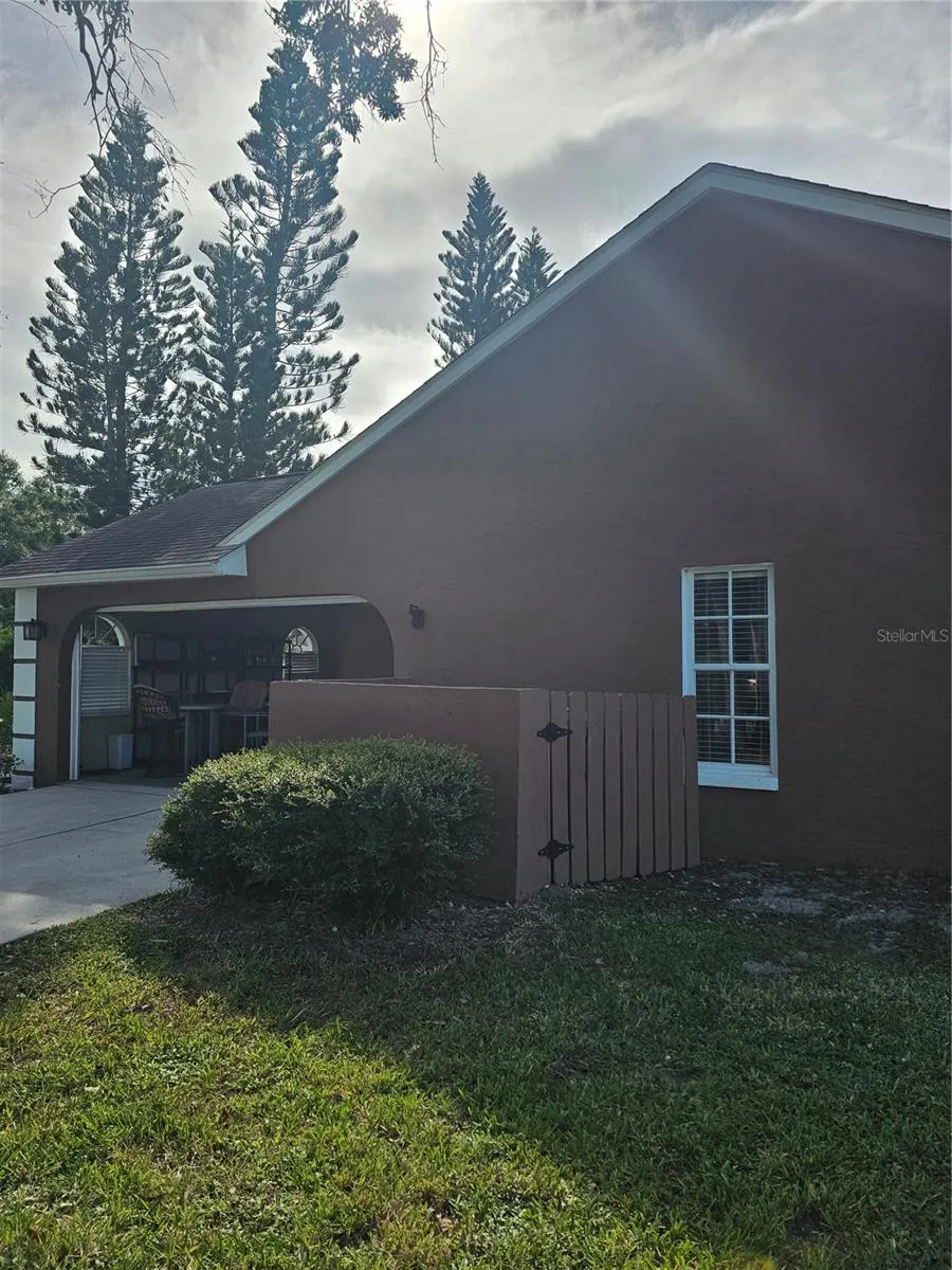 417 LAKE OF THE WOODS DR