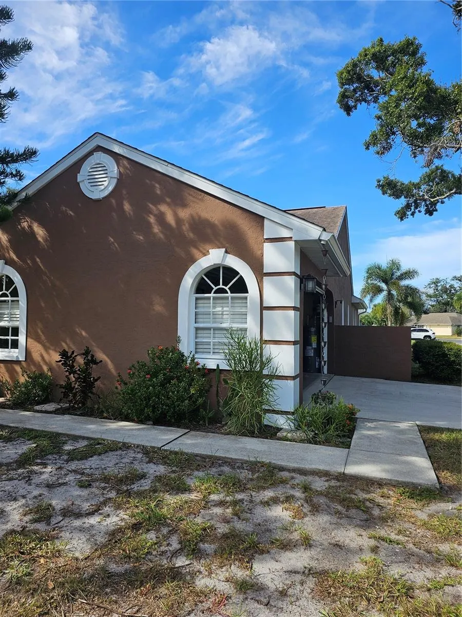 417 LAKE OF THE WOODS DR