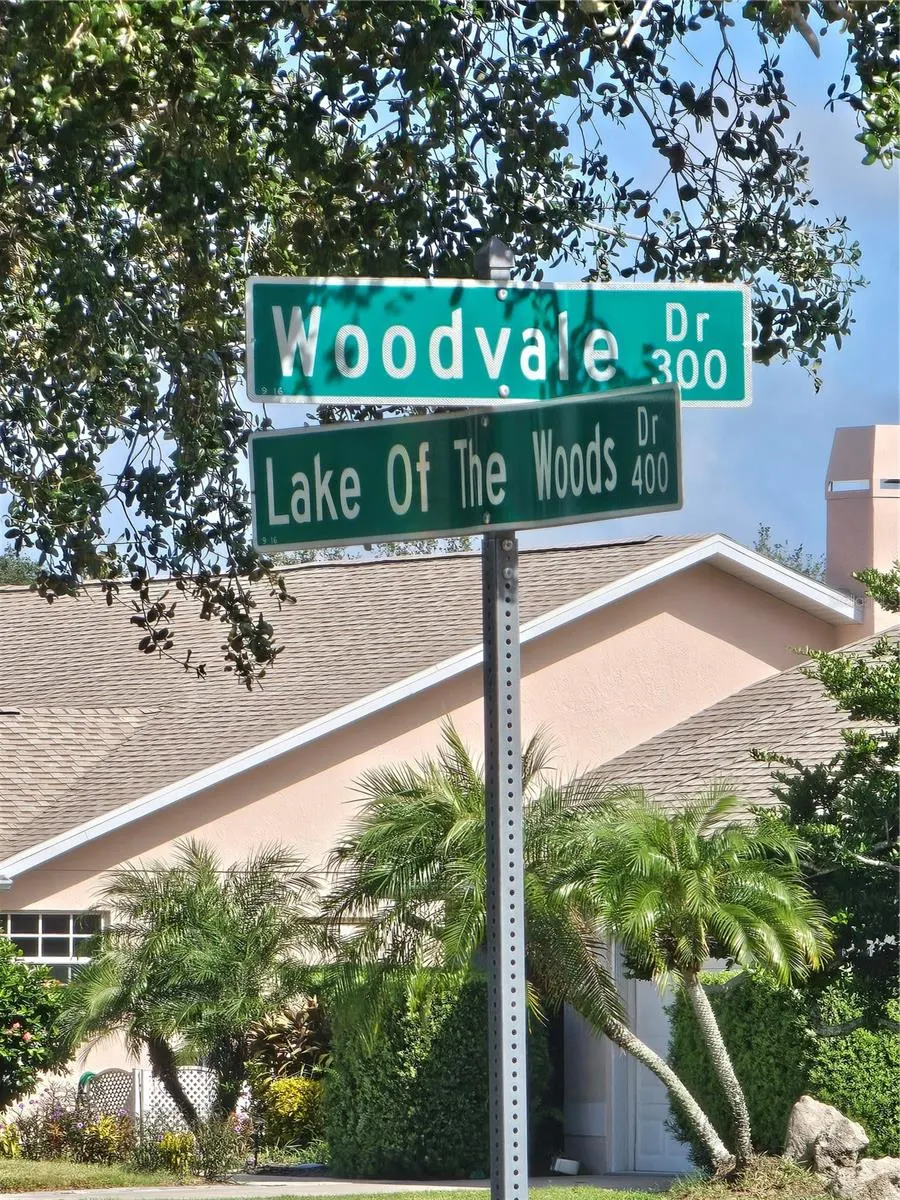 417 LAKE OF THE WOODS DR