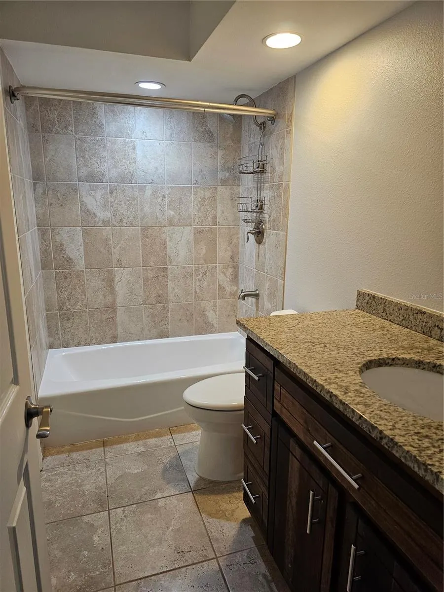 417 LAKE OF THE WOODS DR