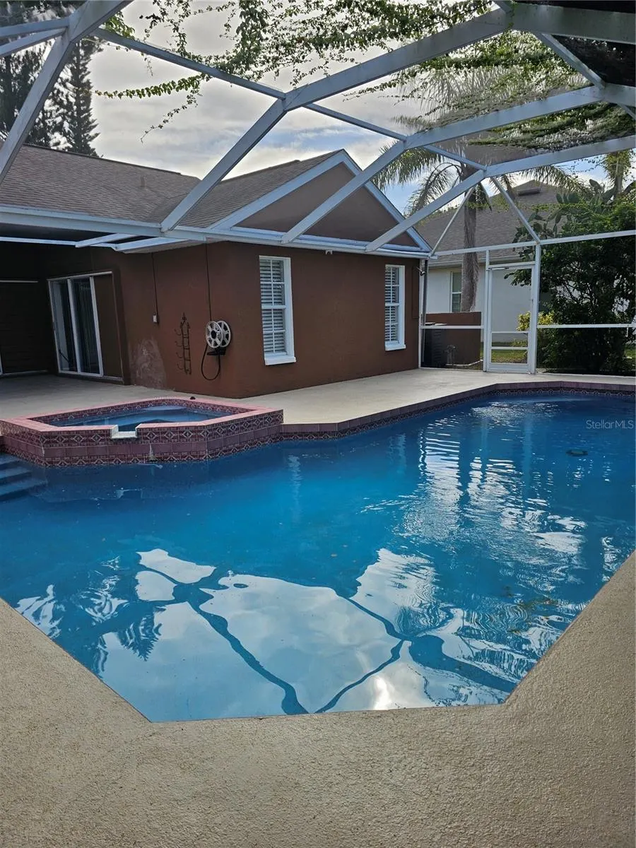 417 LAKE OF THE WOODS DR