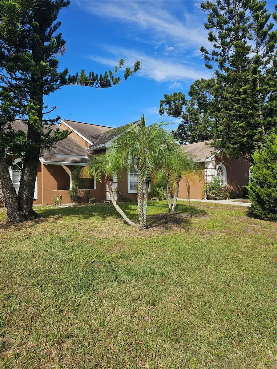 417 LAKE OF THE WOODS DR