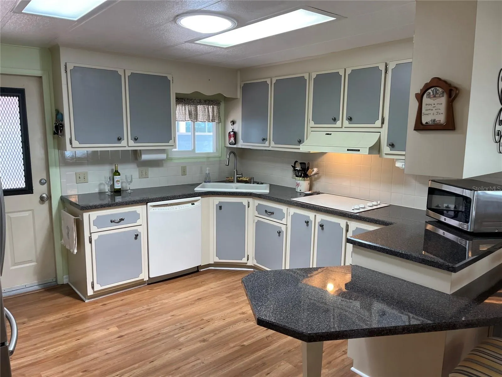826 JOLANDA CIR