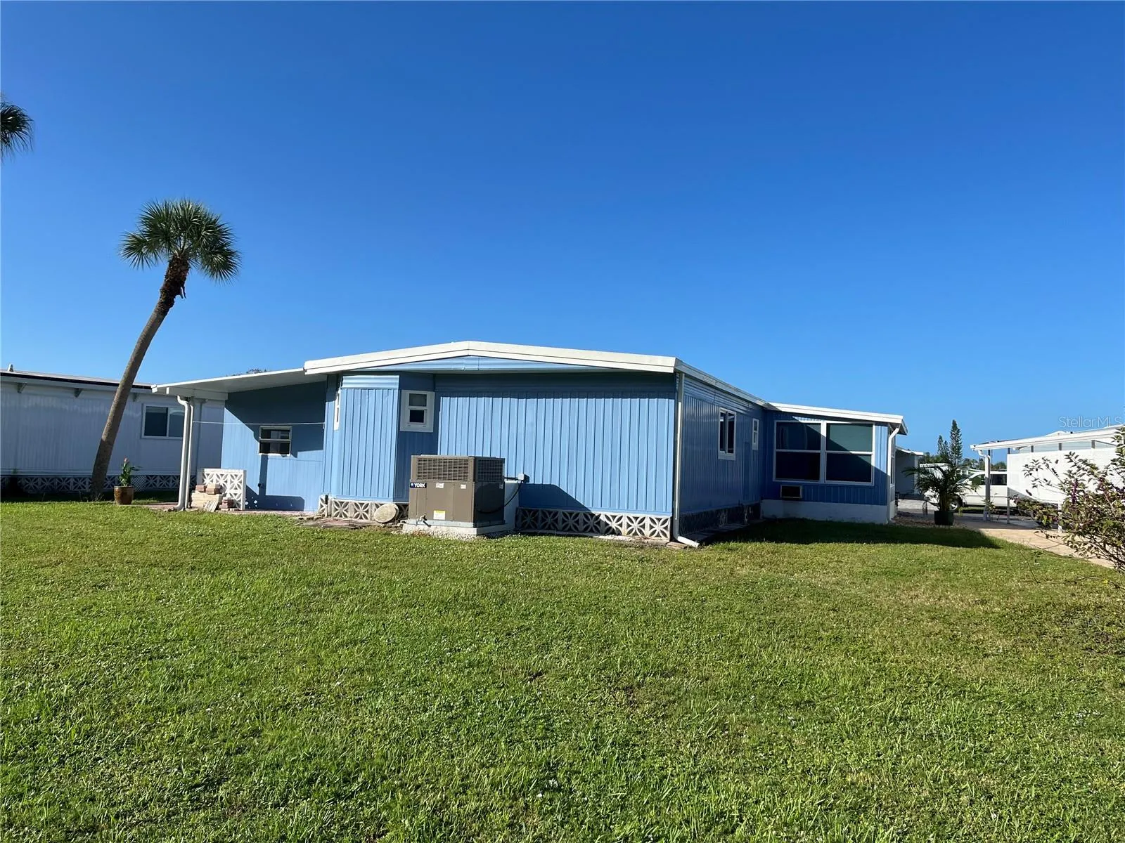 826 JOLANDA CIR
