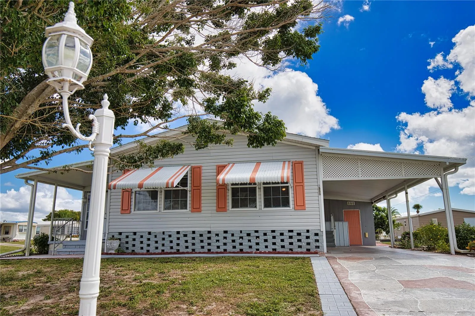 1555 SANDERLING DR