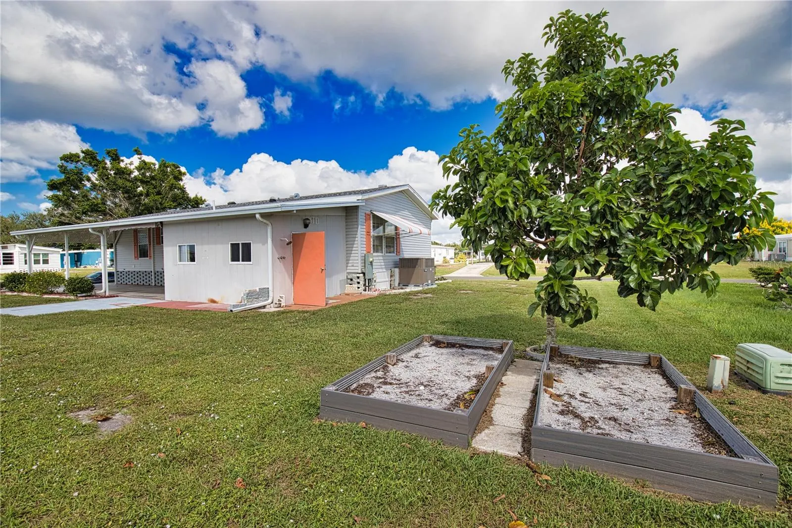 1555 SANDERLING DR