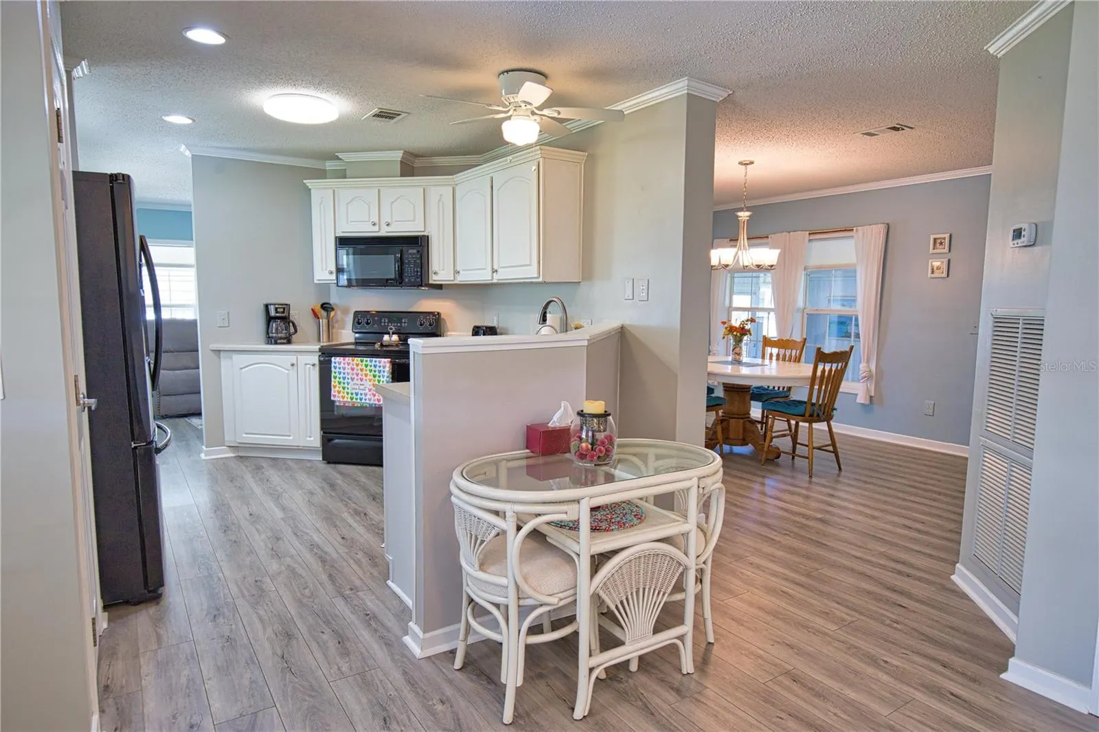 1555 SANDERLING DR