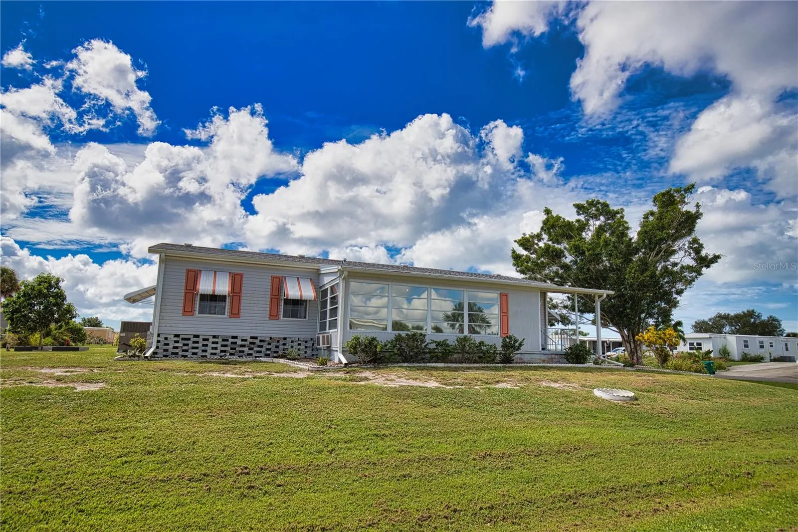 1555 SANDERLING DR