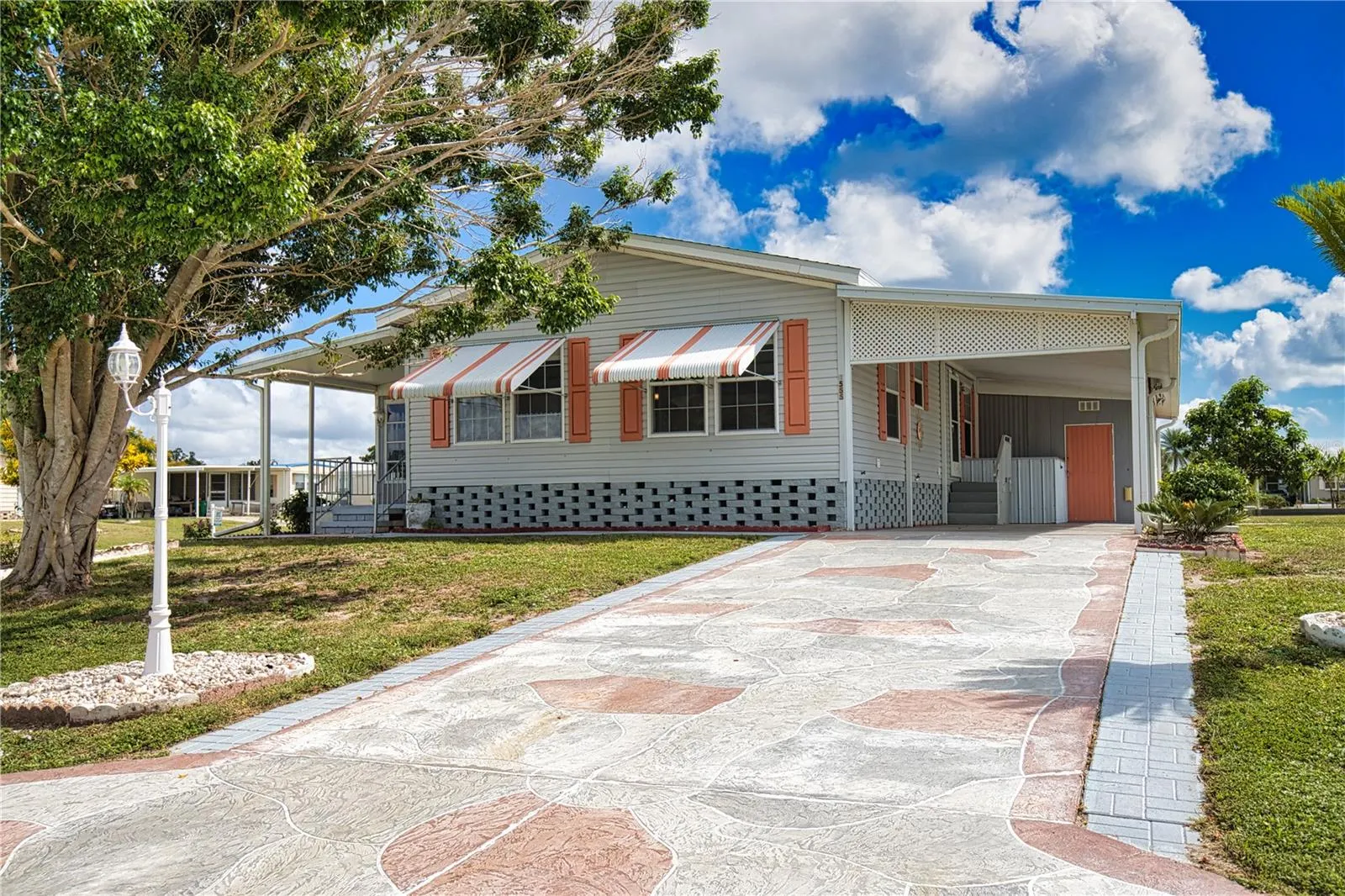 1555 SANDERLING DR