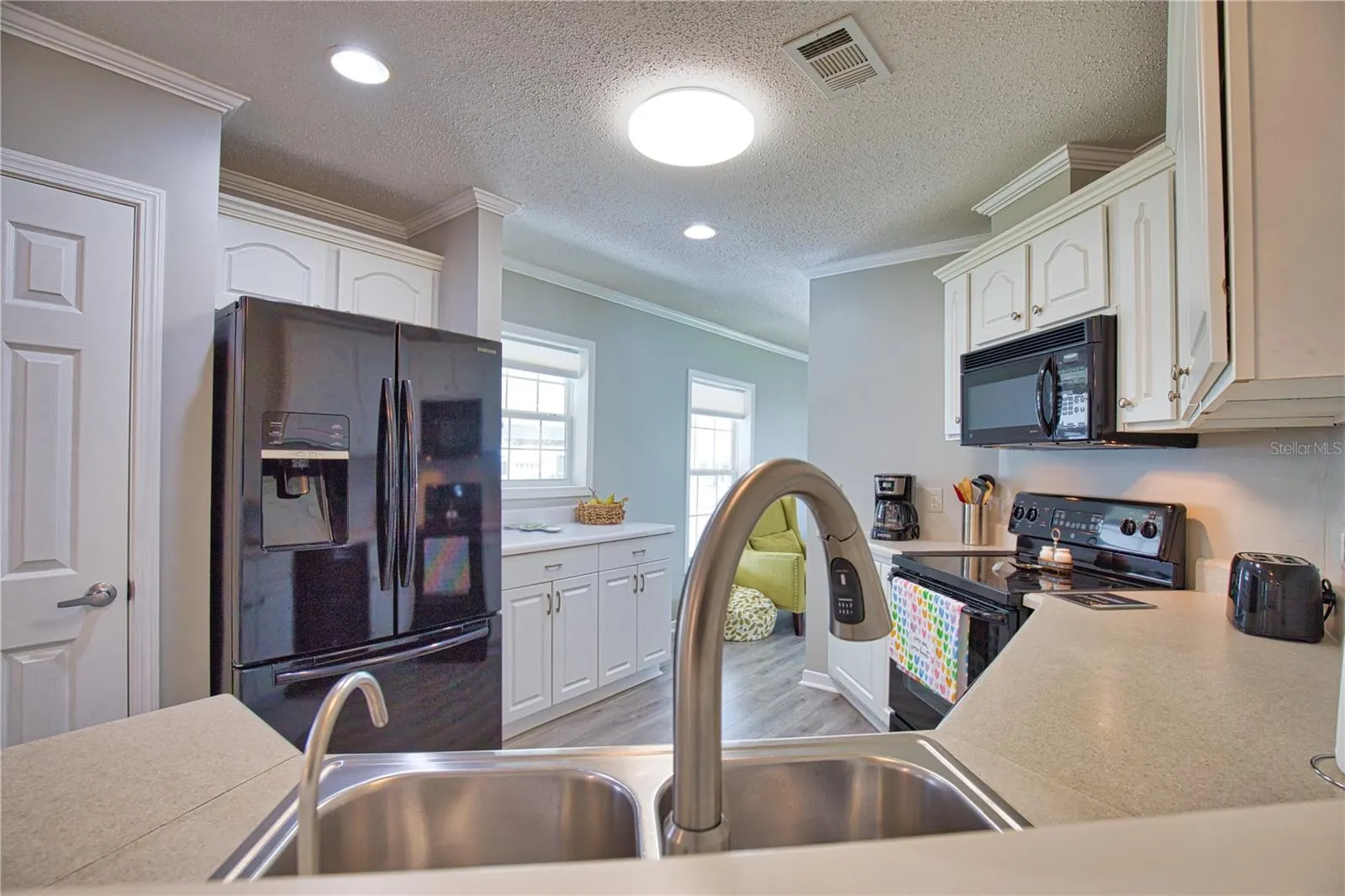 1555 SANDERLING DR
