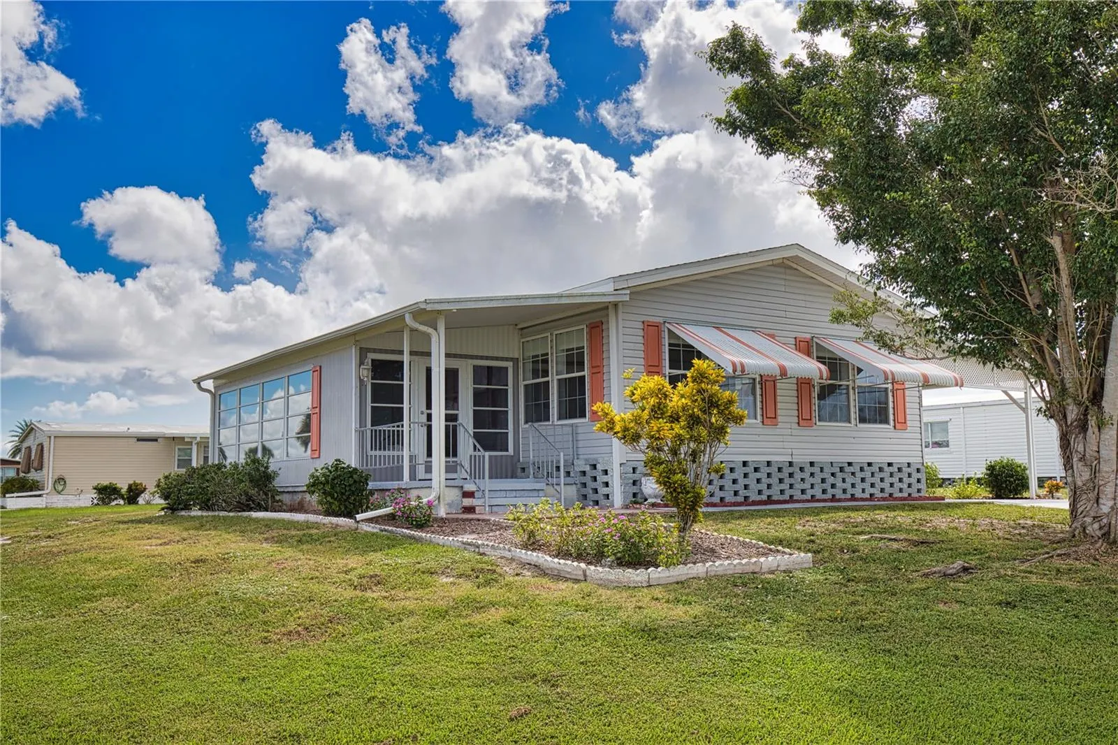 1555 SANDERLING DR