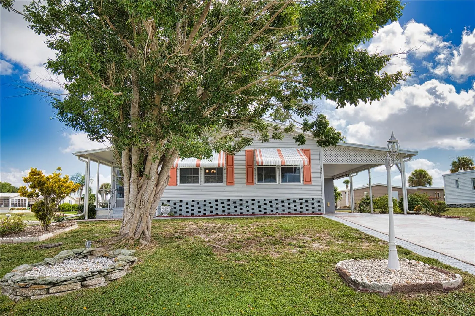 1555 SANDERLING DR