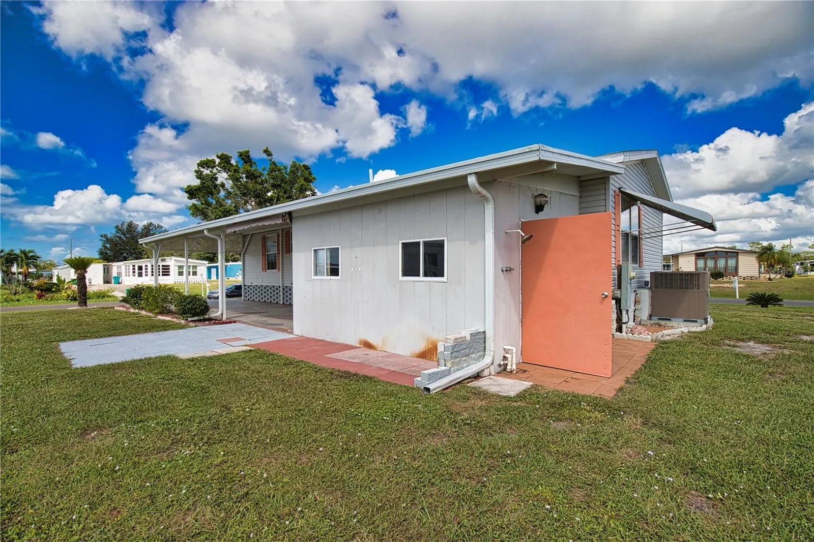 1555 SANDERLING DR