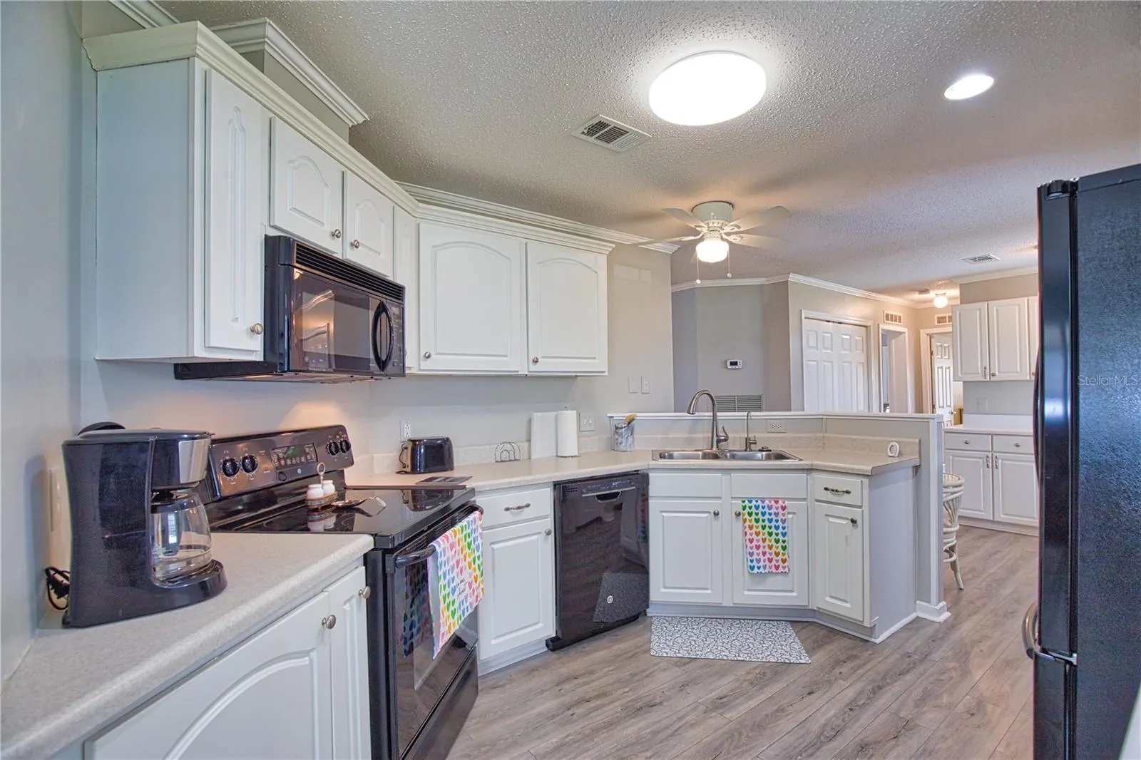 1555 SANDERLING DR