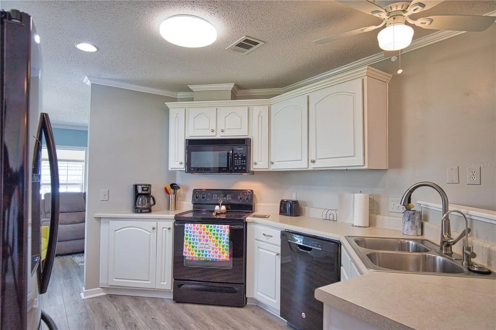 1555 SANDERLING DR