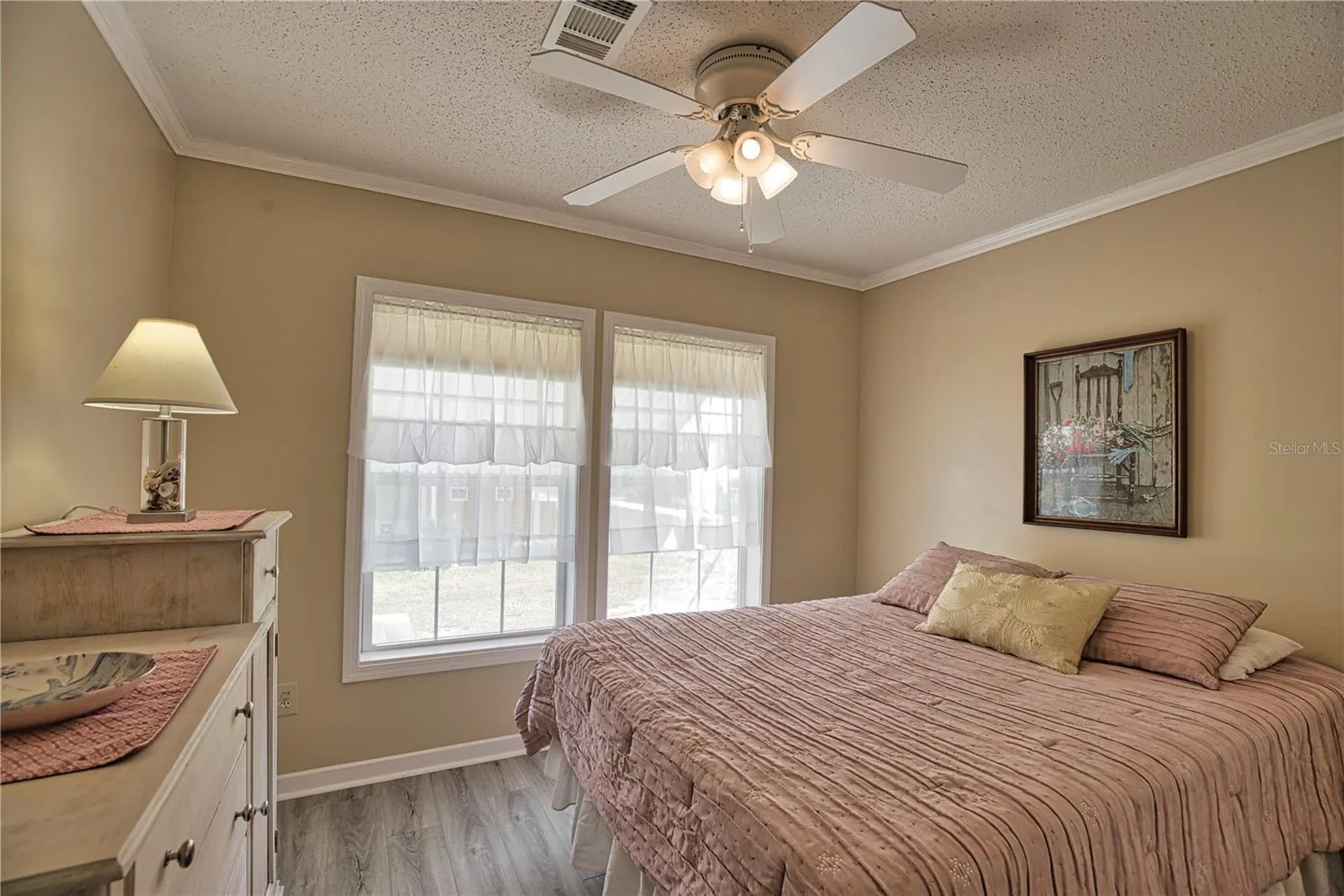1555 SANDERLING DR