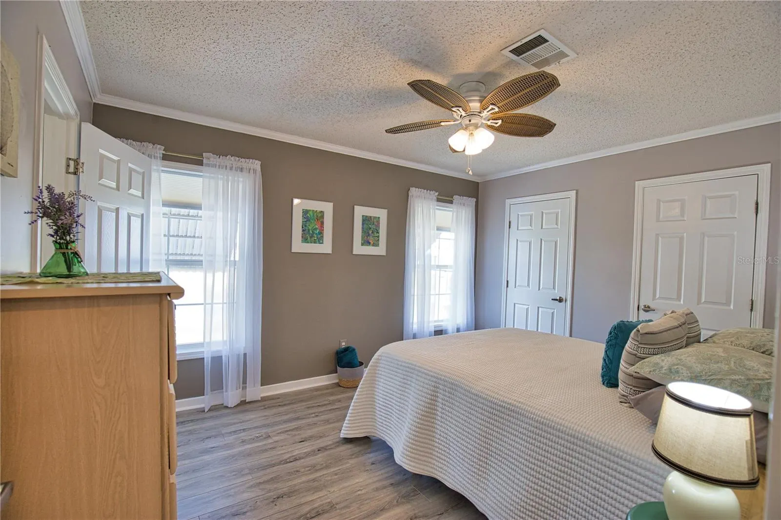 1555 SANDERLING DR