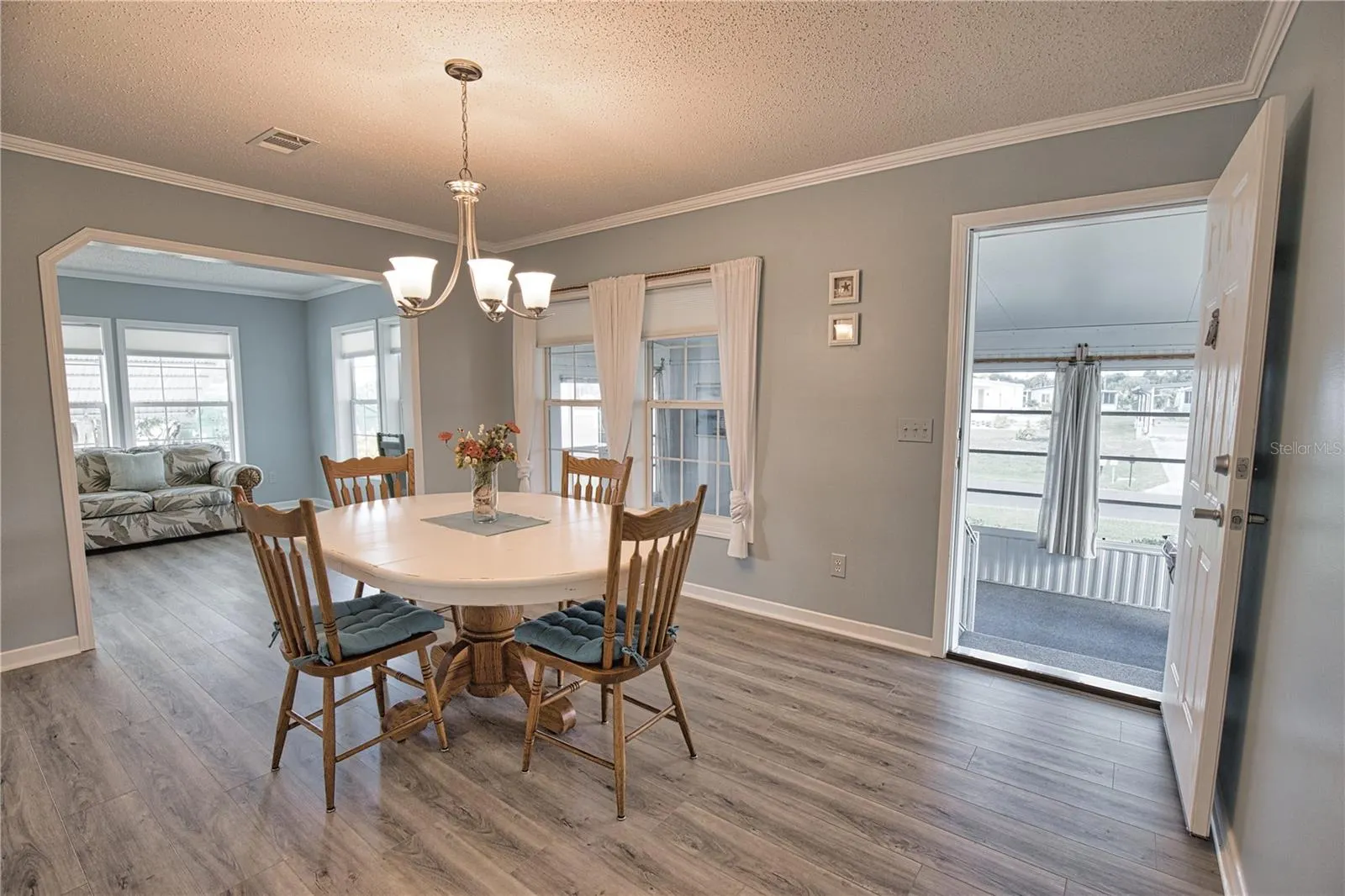 1555 SANDERLING DR